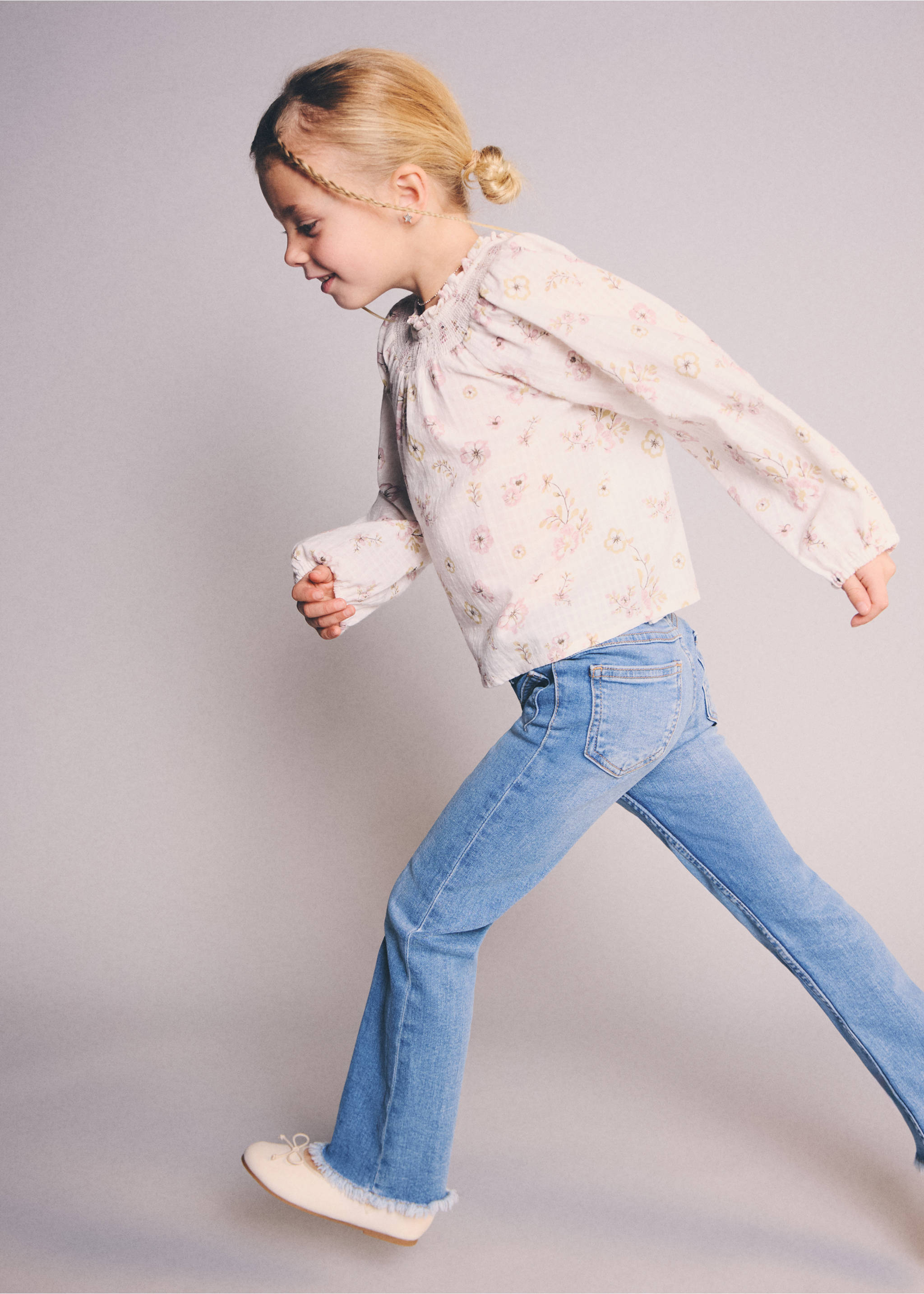 Jeans flare bajo deshilachado - Plano medio, Azul medio. Ref: 27011253-00.