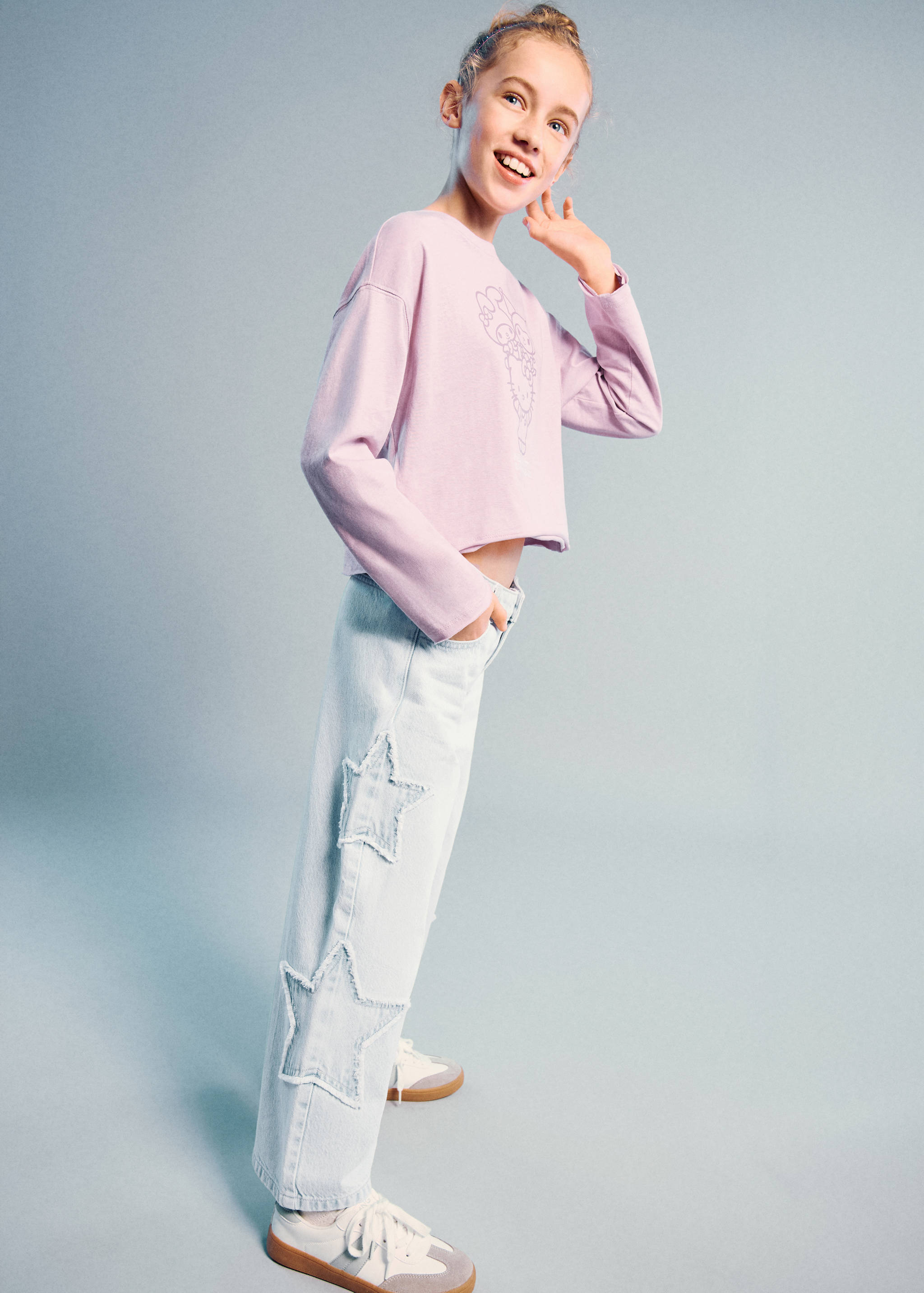 Jean wide leg étoiles - Plan moyen