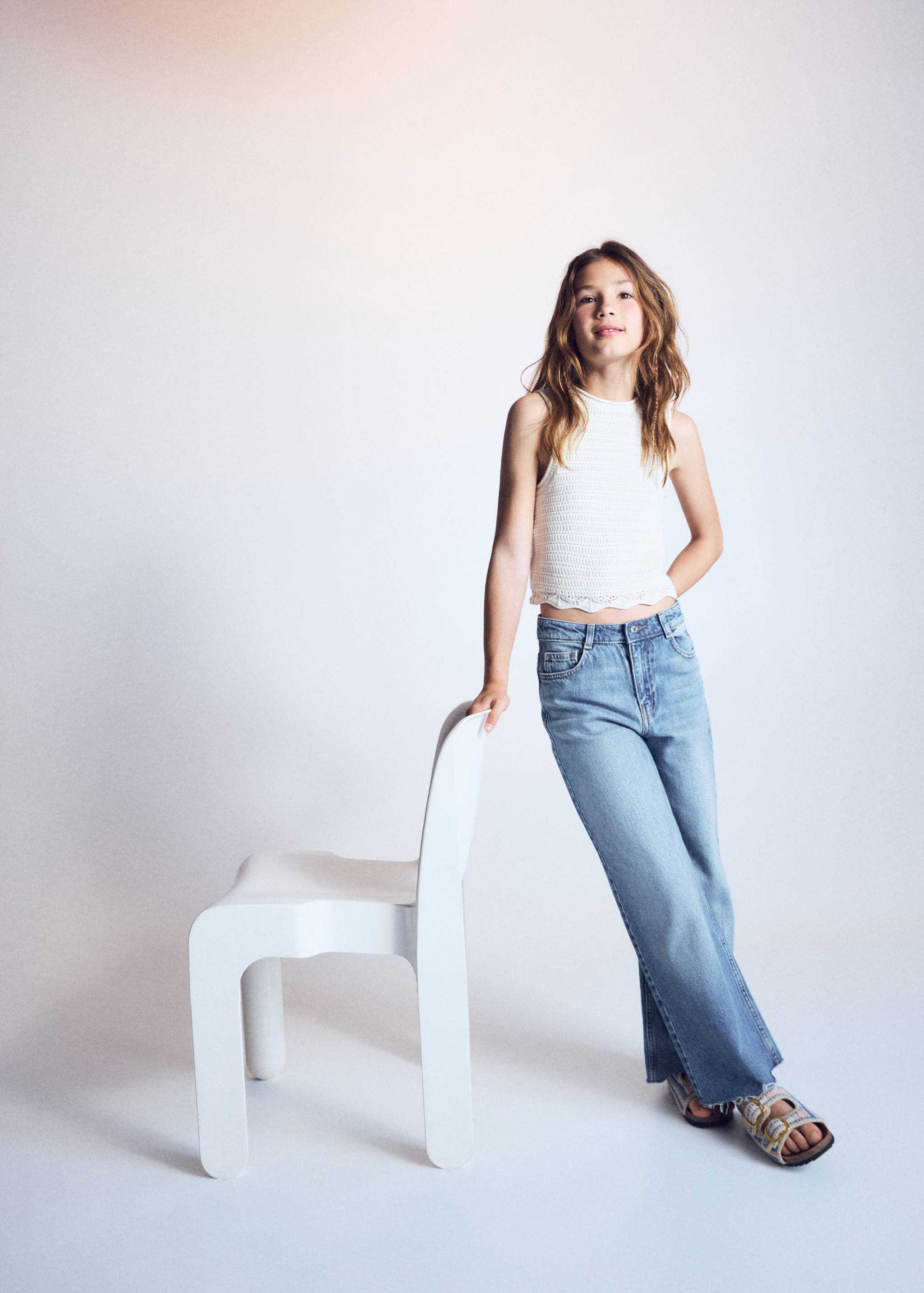 Wide leg jeans with frayed hem - Details of the article 2
