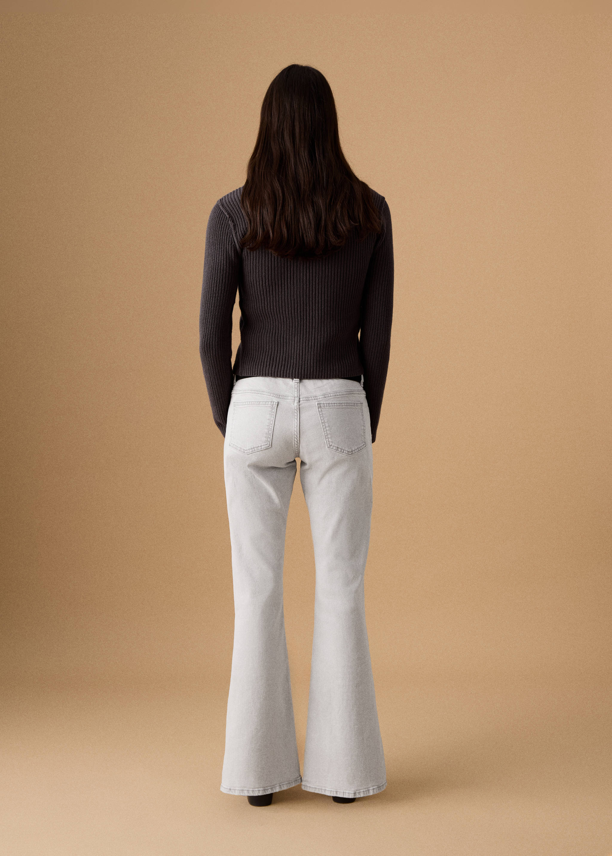 Low-waist flared jeans - Reverse of the article