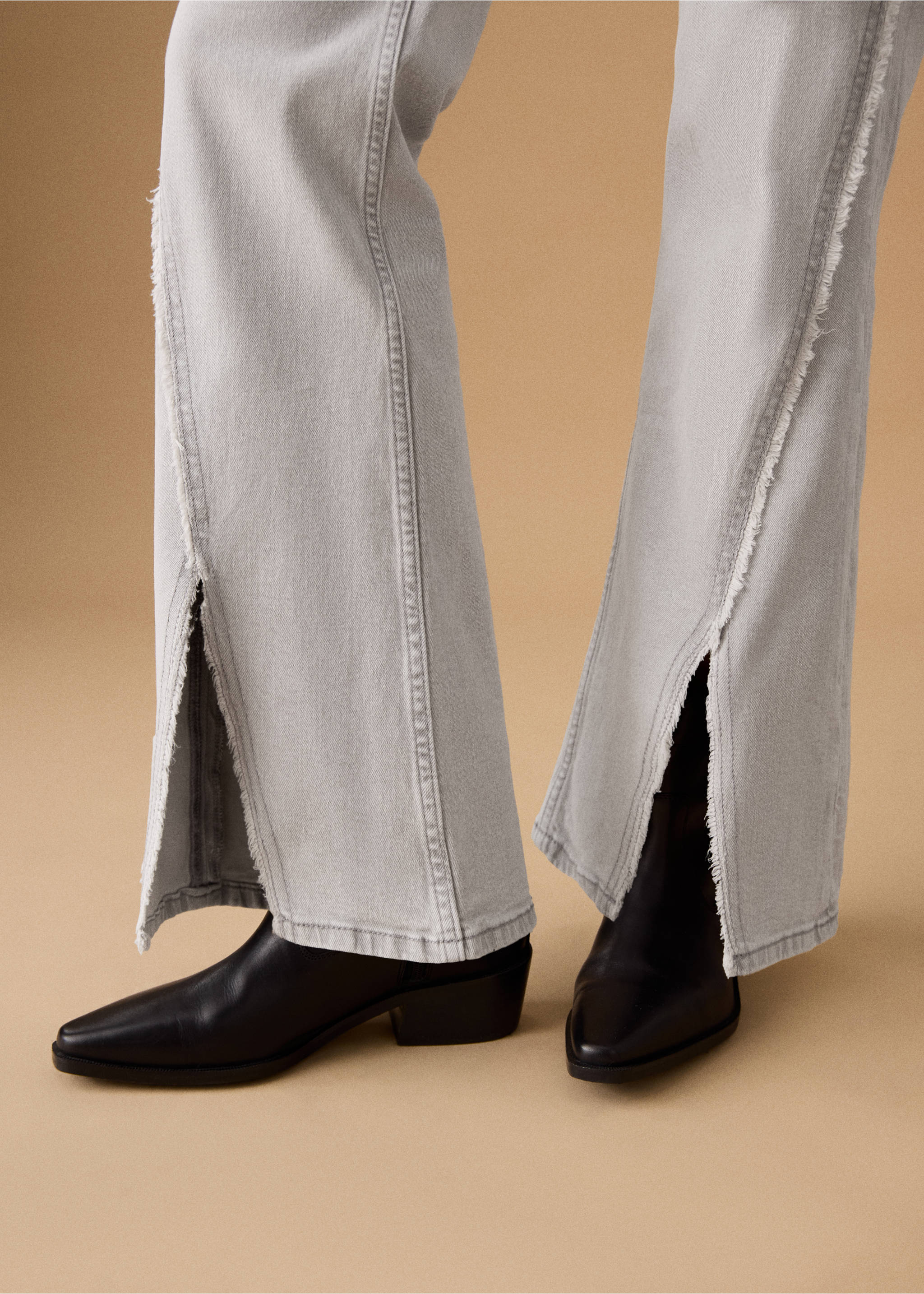 جينز فلير منخفض الخصر - تفاصيل المنتج 6, رمادي دنيم فاتح. Ref: 27011272-00.