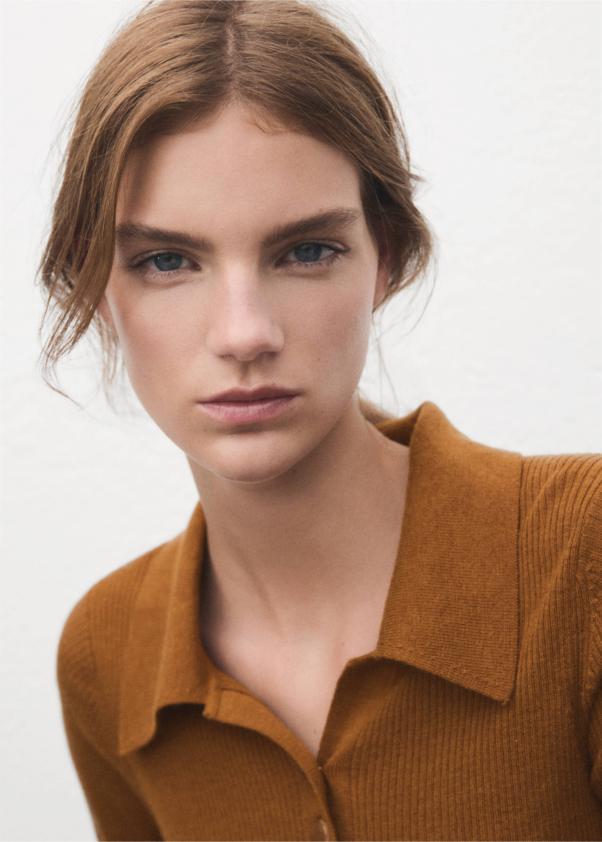 Polo-neck ribbed sweater - Details of the article 1, Tobacco Brown. Ref: 27011277-00.