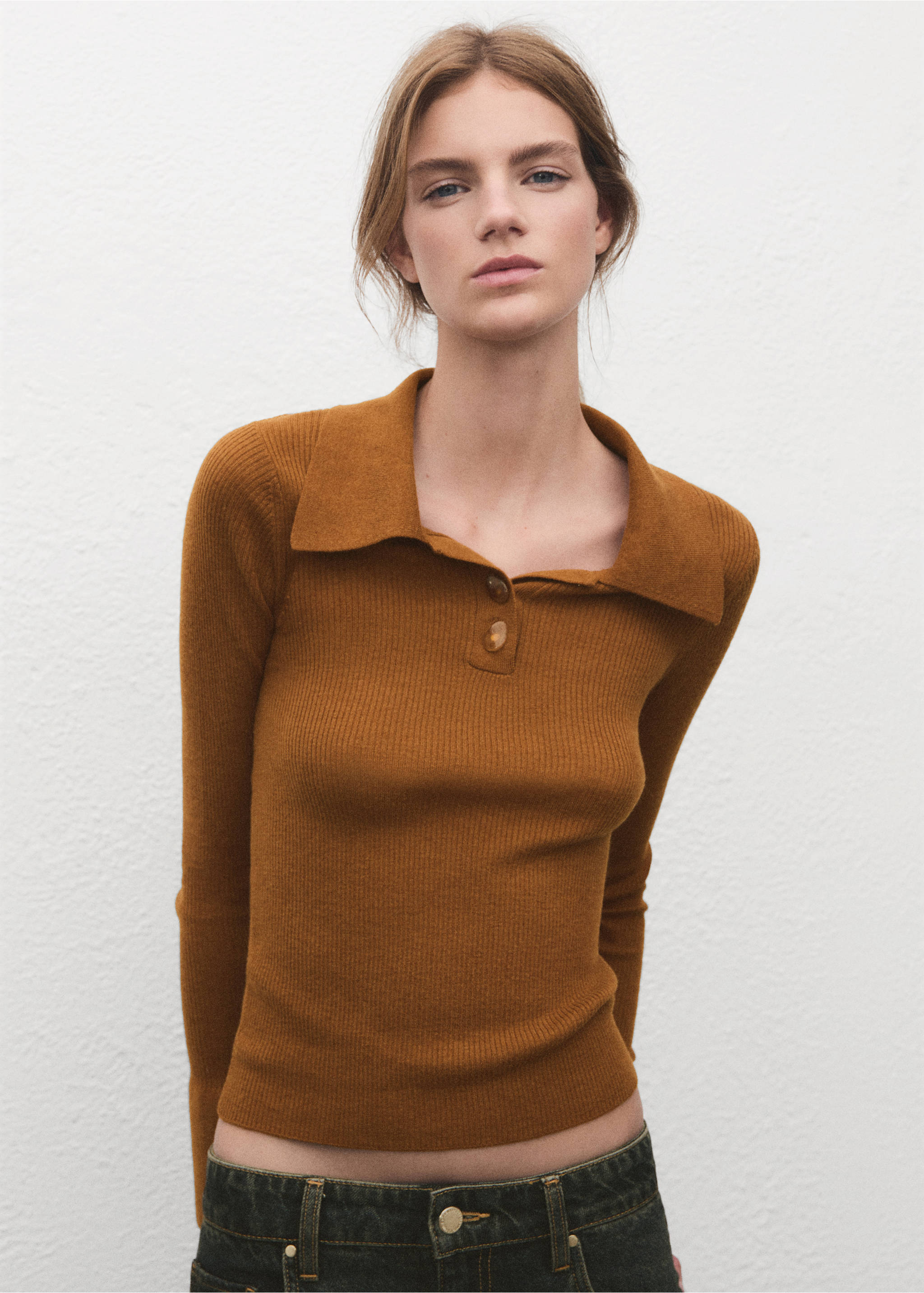 Polo-neck ribbed sweater - Details of the article 2, Tobacco Brown. Ref: 27011277-00.