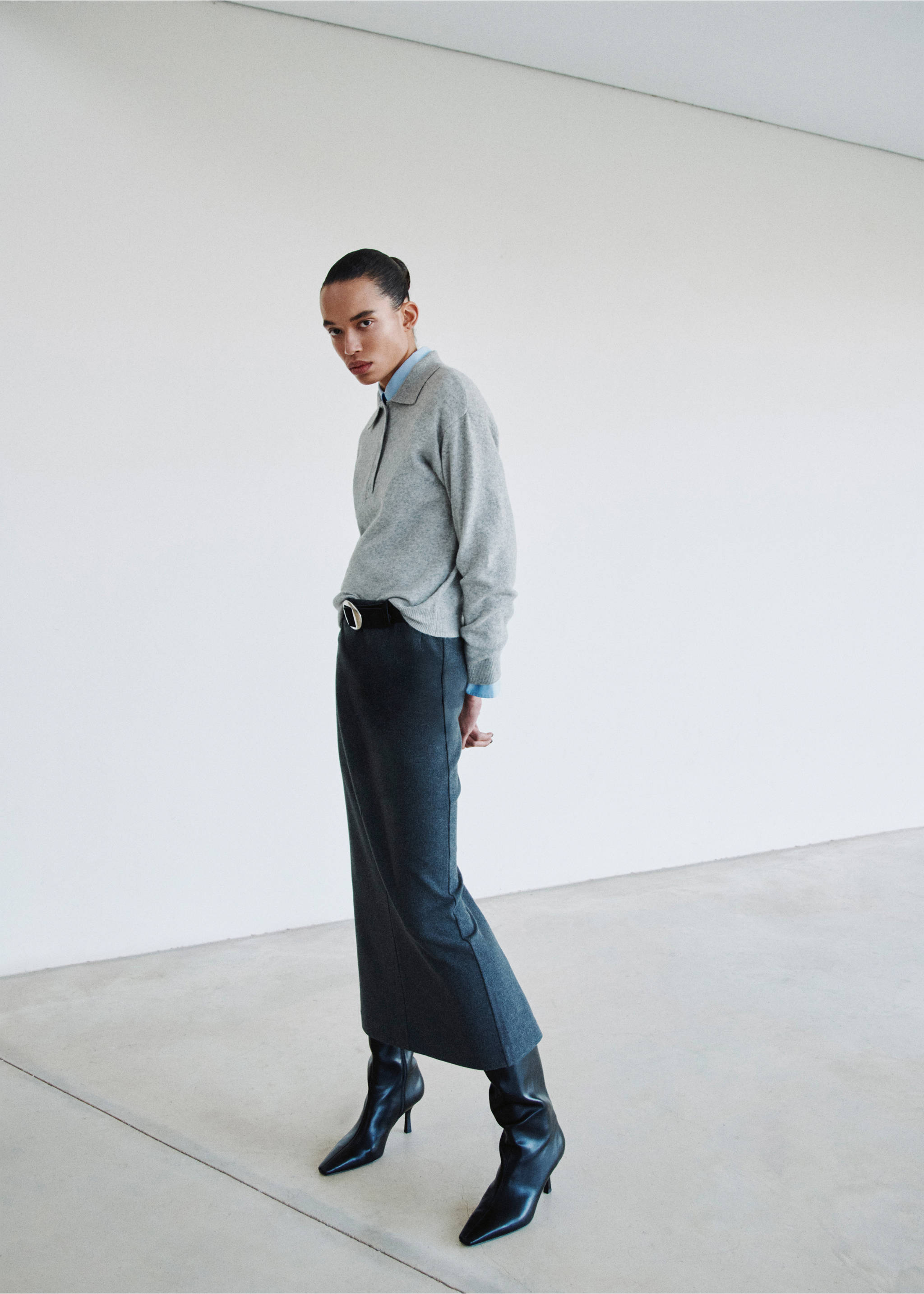 Джемпер с воротником поло и длинными рукавами - Общий план, Меланжевый светло-серый. Ref: 27011282-00.