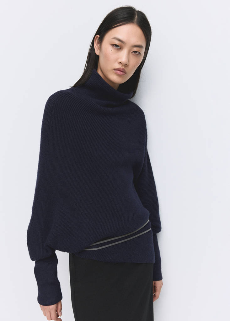 Sweater with asymmetrical roll neck — Navy