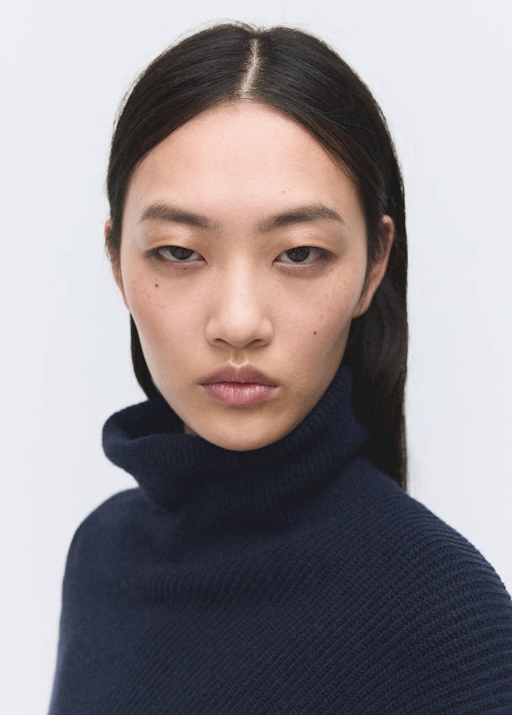 Sweater with asymmetrical roll neck — Navy