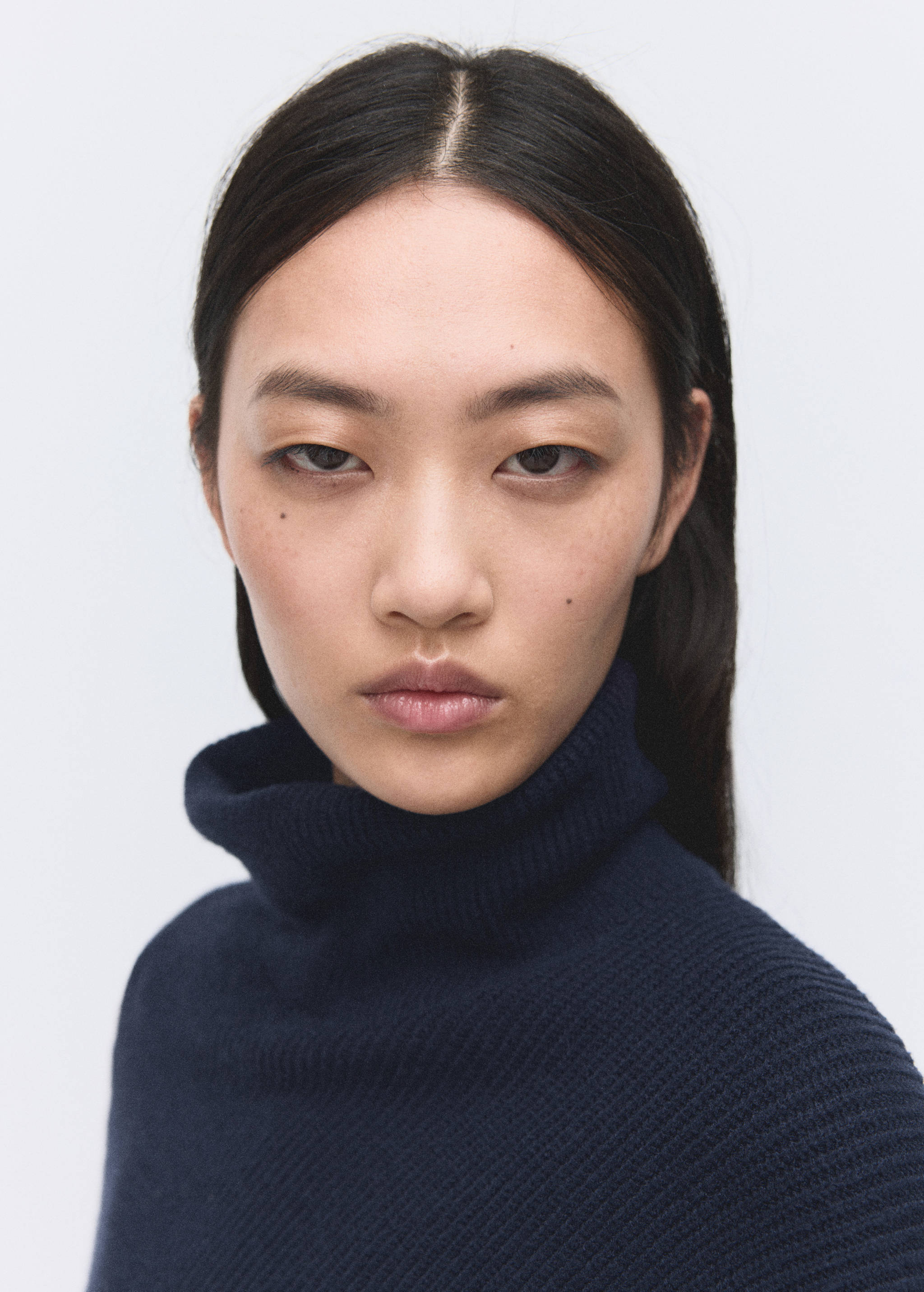 كنزة غير متناظرة برقبة مدورة - تفاصيل المنتج 1