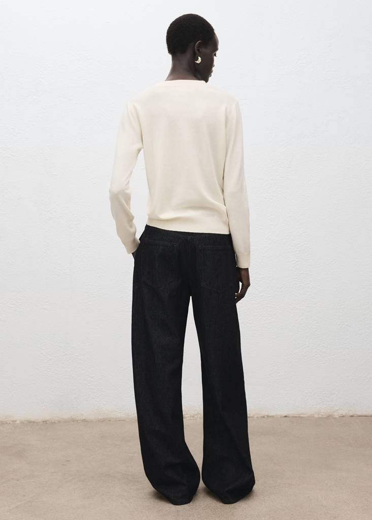 Round-neck knitted sweater — Ecru
