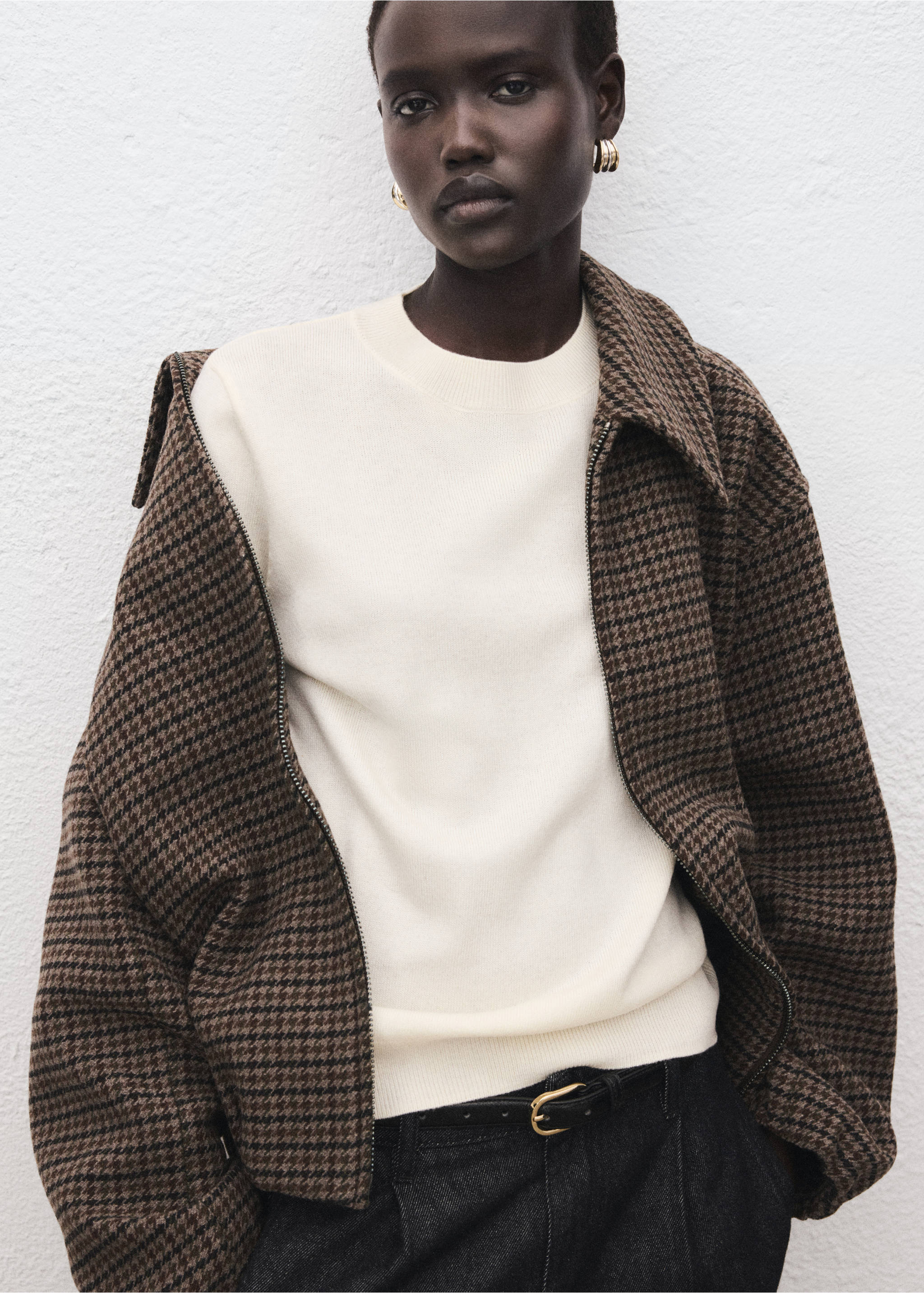 Round-neck knitted sweater - Details of the article 2, Ecru. Ref: 27011284-00.