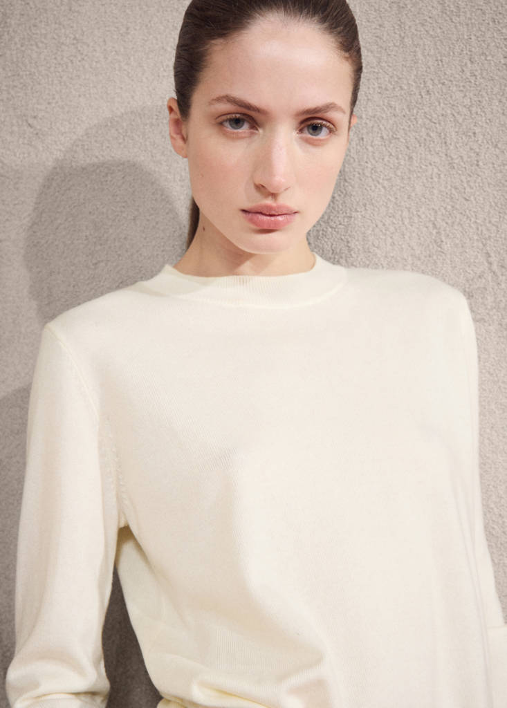 Round-neck knitted sweater — Ecru