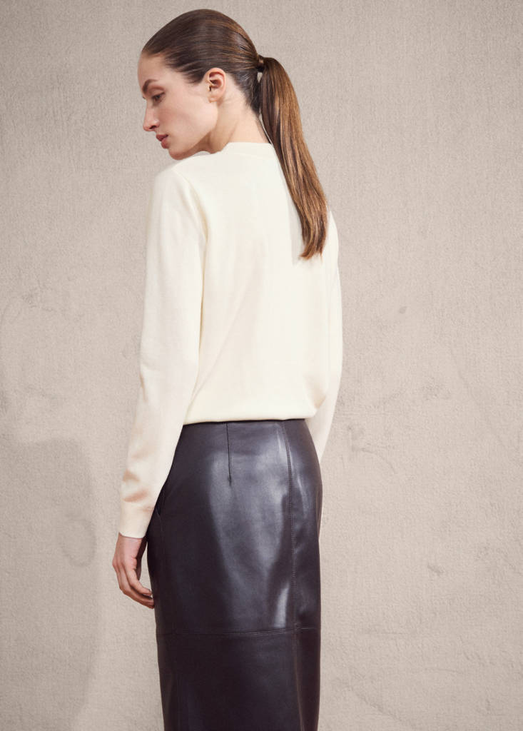 Round-neck knitted sweater — Ecru
