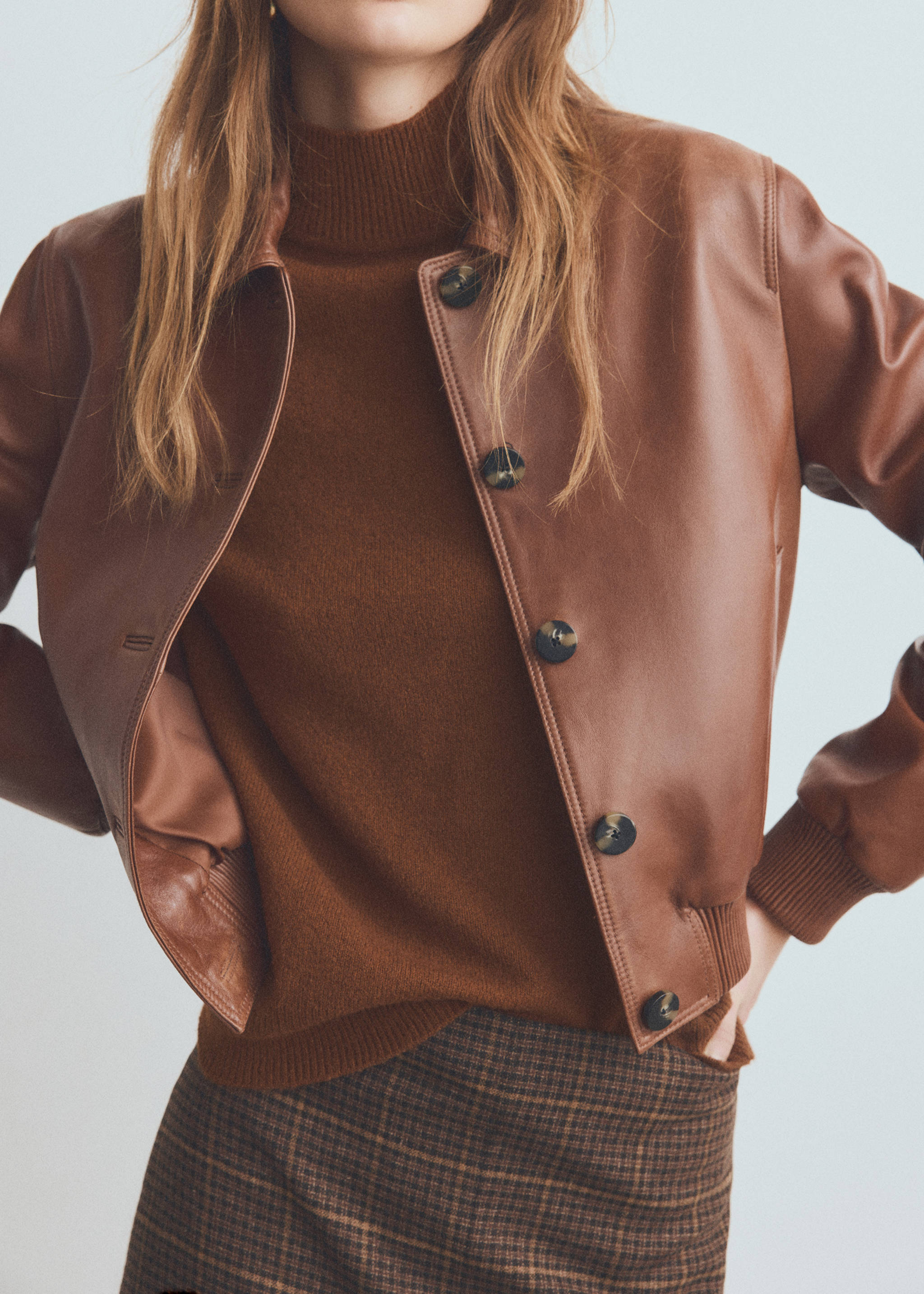 Sweater with buttoned cuffs and perkins collar - Medium plane