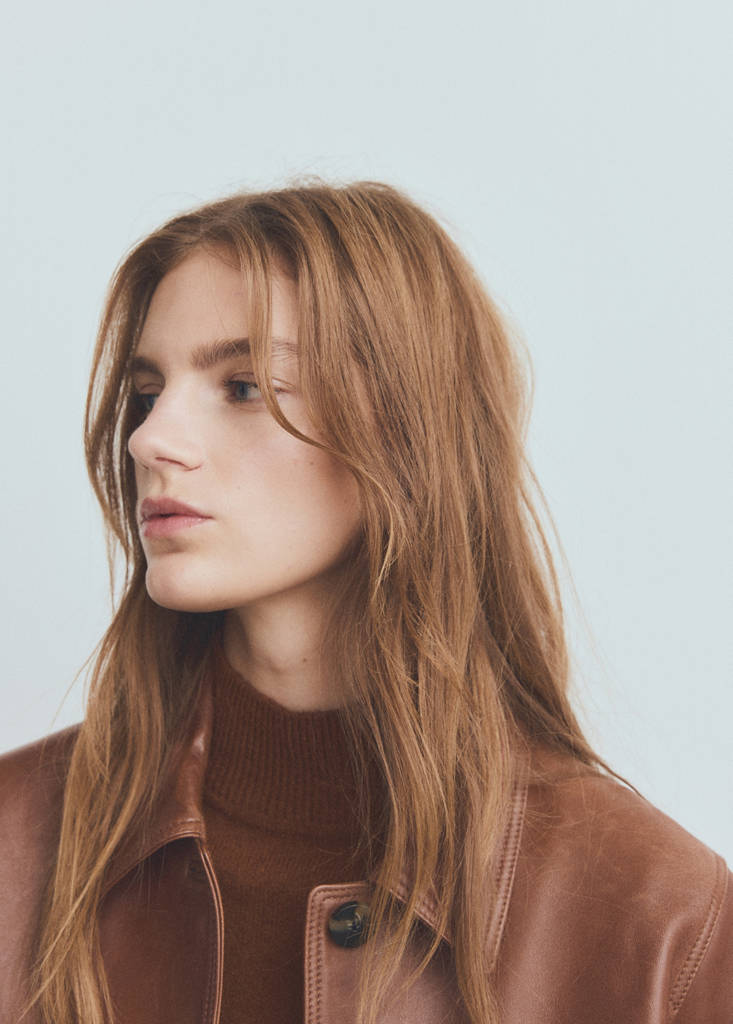 Sweater with buttoned cuffs and perkins collar — Caramel