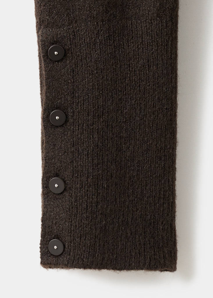 Sweater with buttoned cuffs and perkins collar — Chocolate