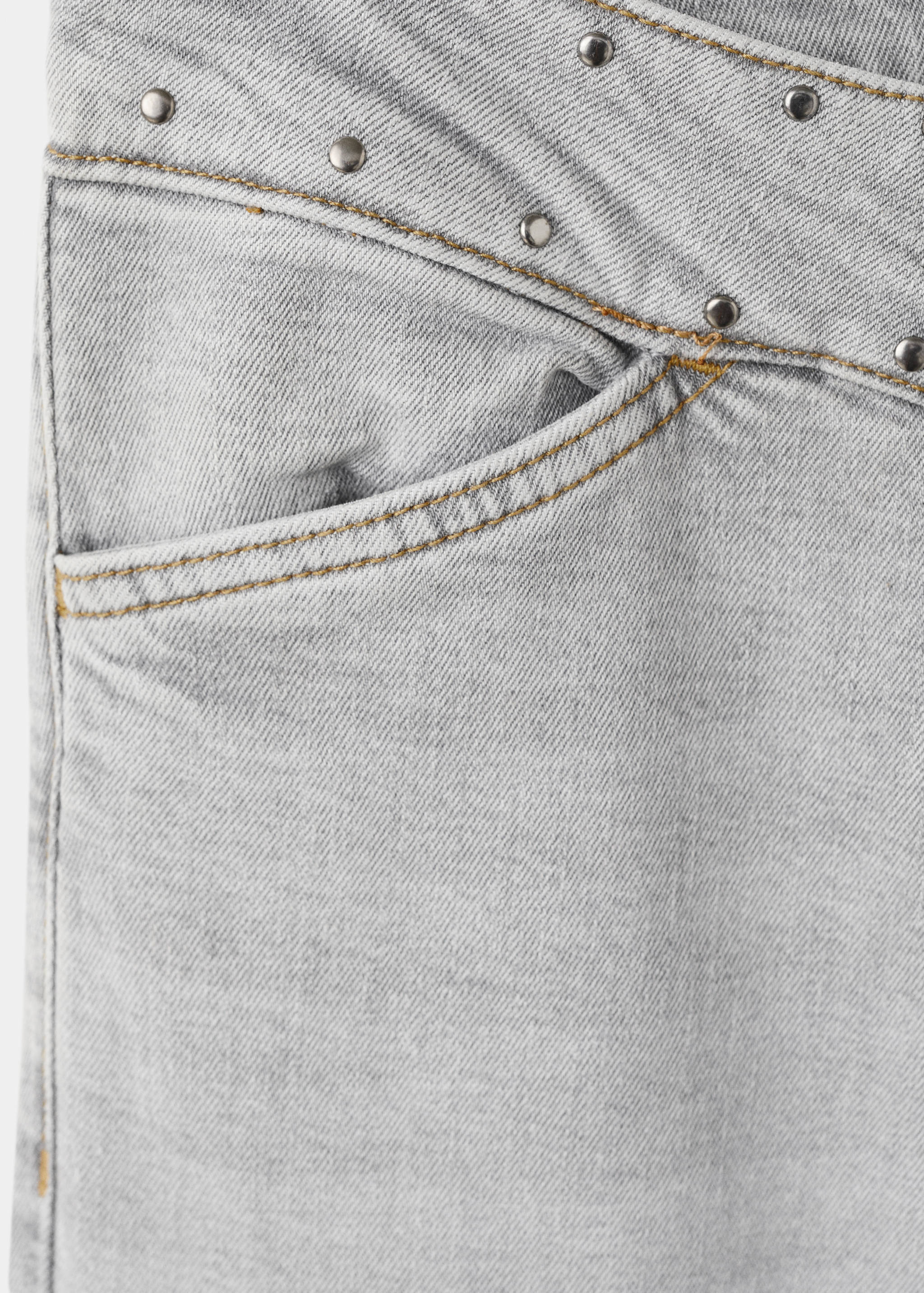 Джинсы с низкой талией и заклепками - Деталь изделия 0