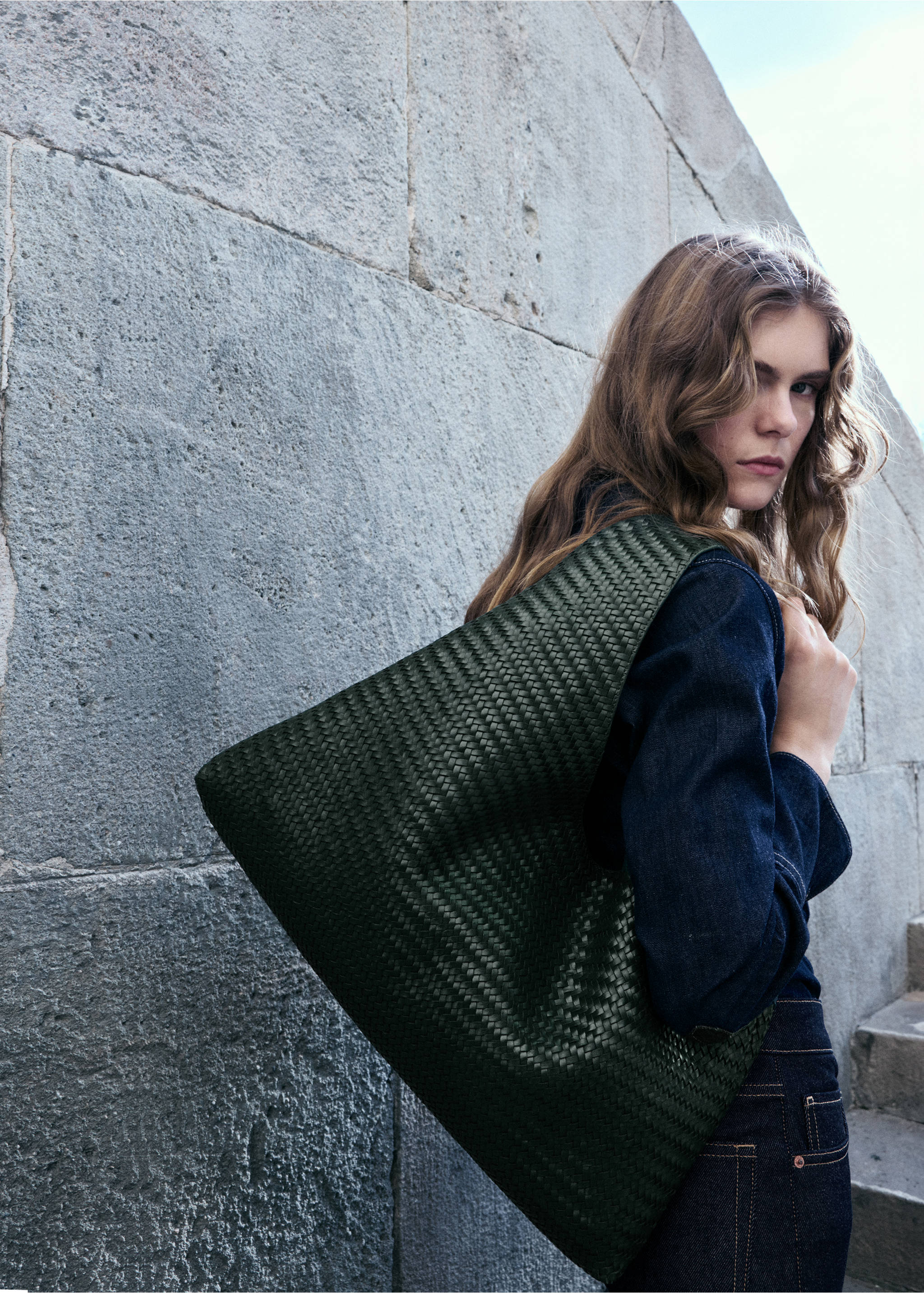 Medium braided leather shoulder bag - Details of the article 9, Dark Green. Ref: 27011302-00.