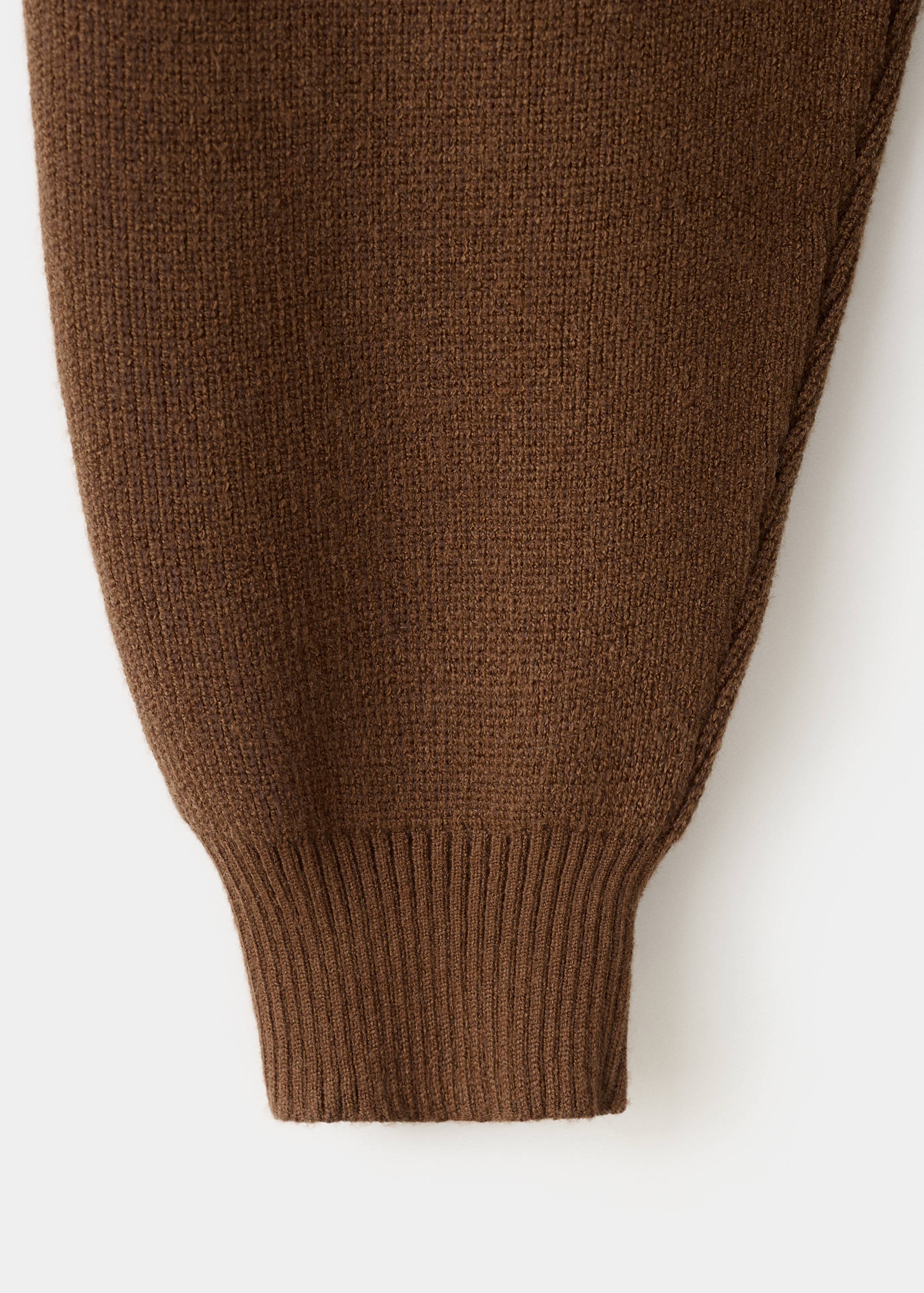 Coltrui met sierknopen - Detail van het artikel 8