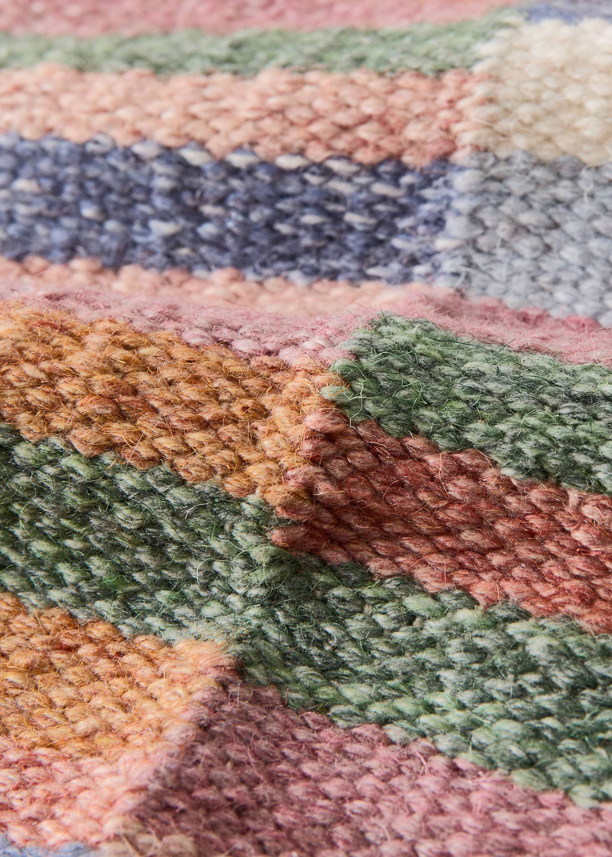 Small multicolour wool carpet - Details of the article 1