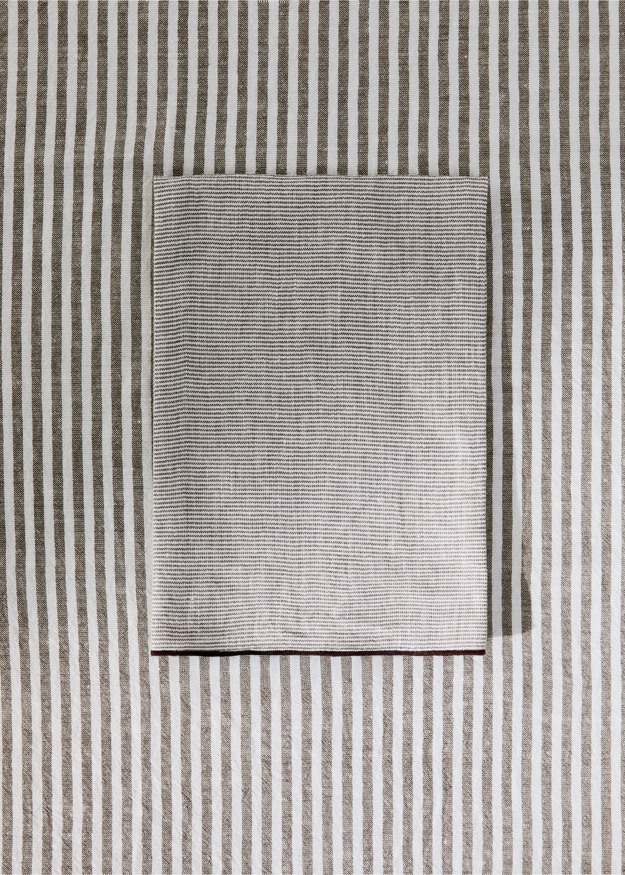 Linen cotton napkins with striped design - General plane, Light/Pastel Brown. Ref: 27011523-00.