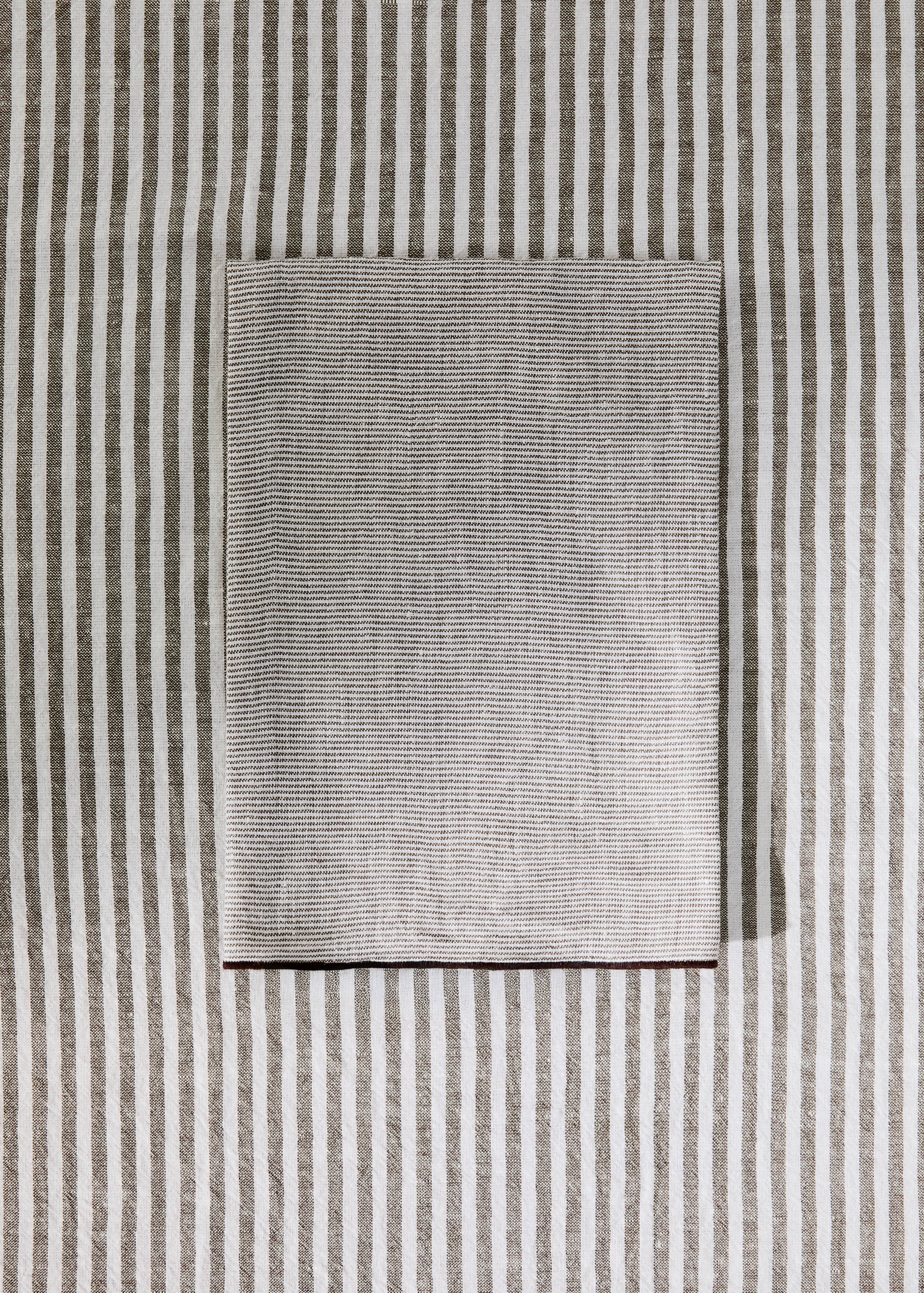 Linen cotton napkins with striped design - General plane