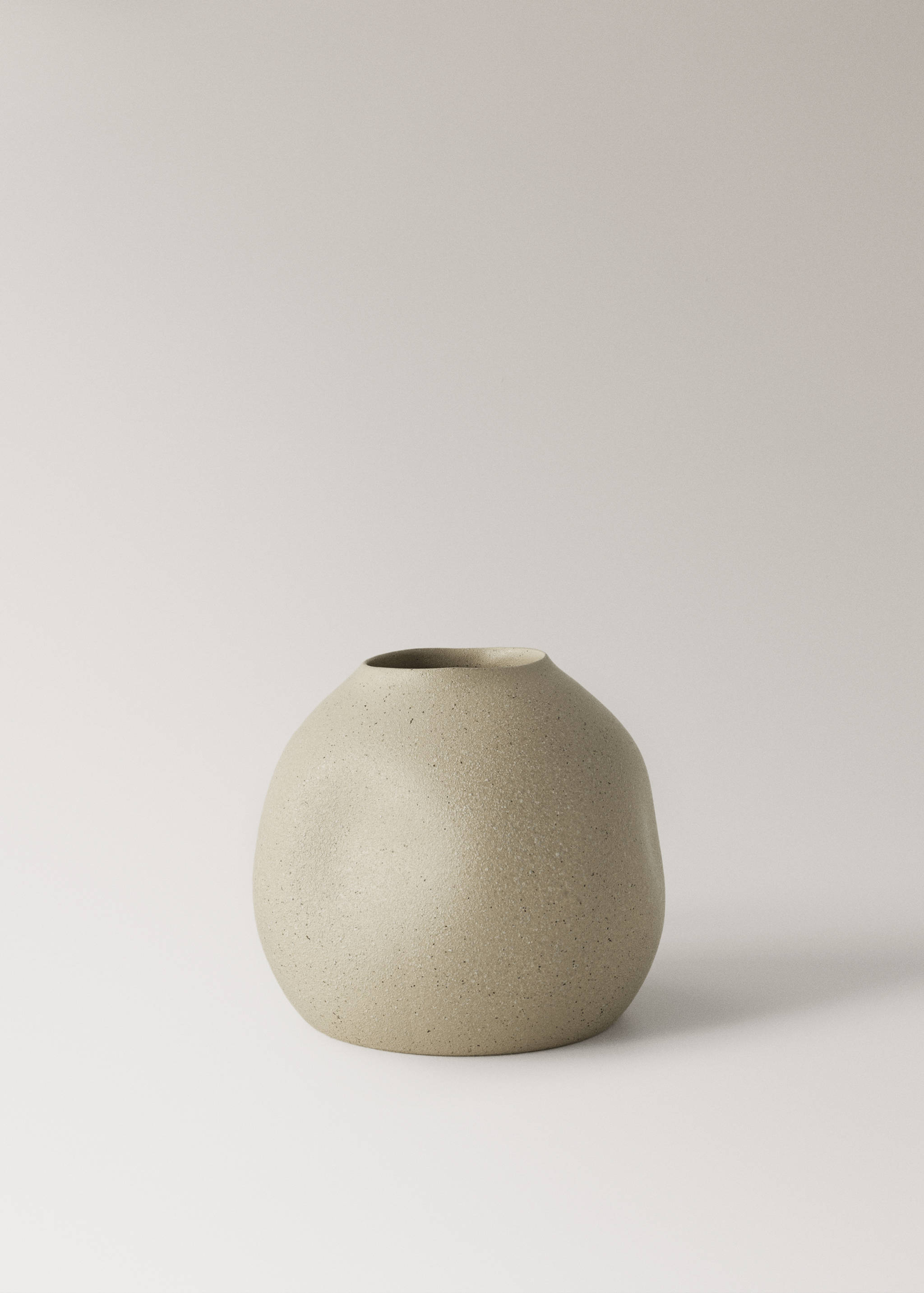 Vase en faïence forme irrégulière - Article sans modèle