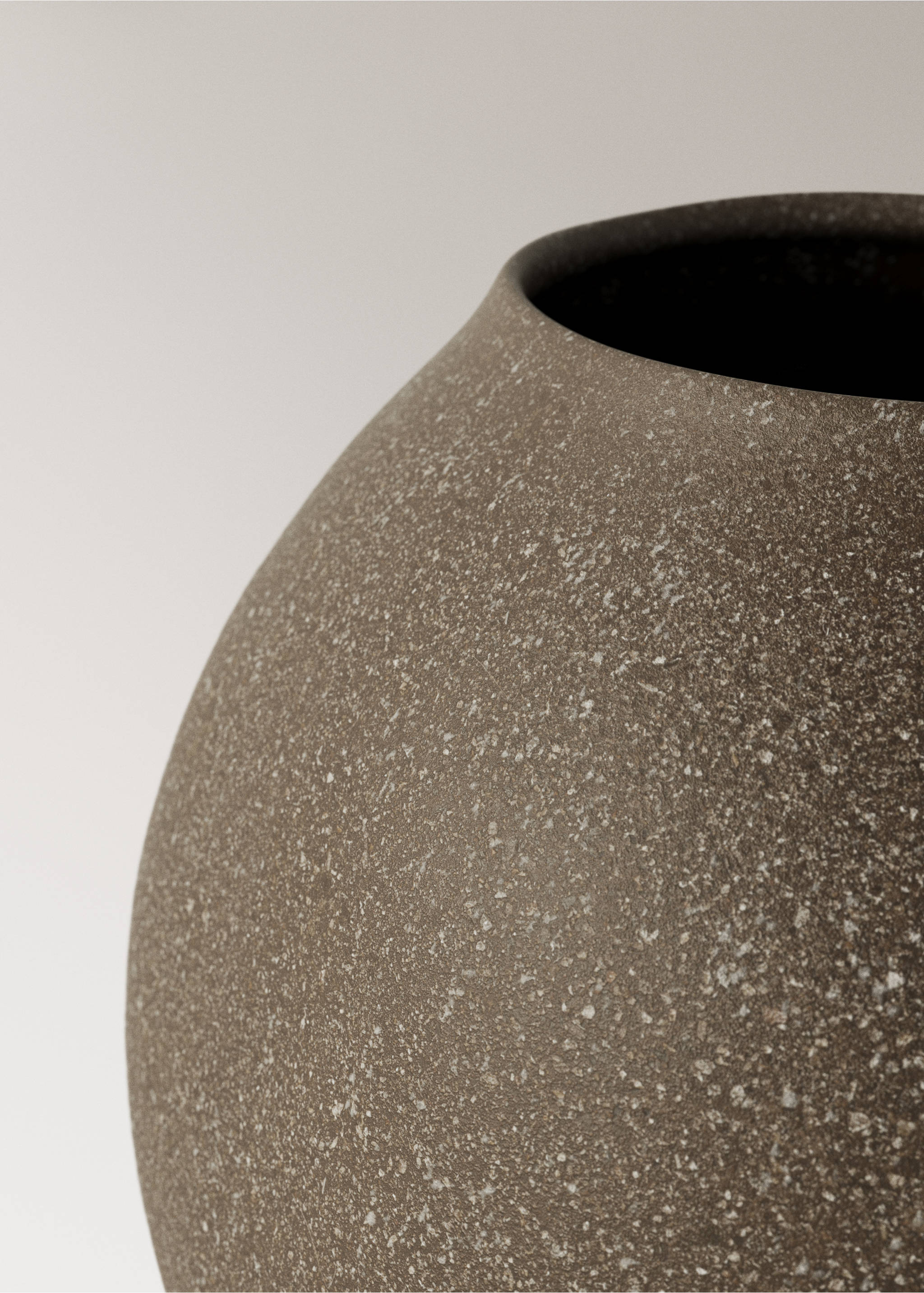 Irregular ceramic vase - Details of the article 1, Coffee. Ref: 27011527-00.