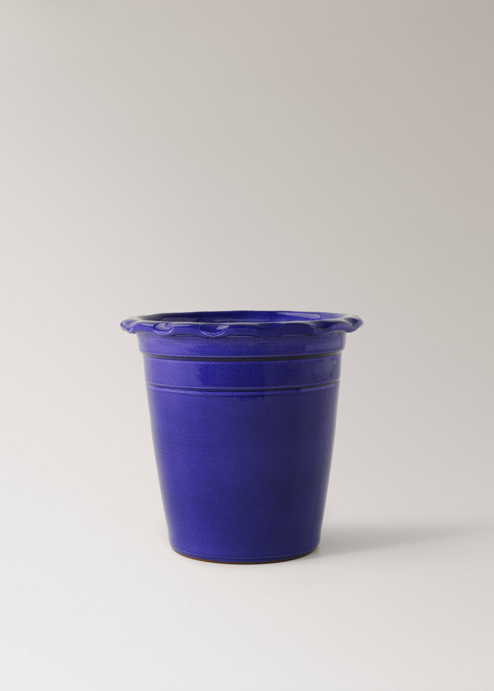 Terracotta medium wave-patterned planter - Article without model