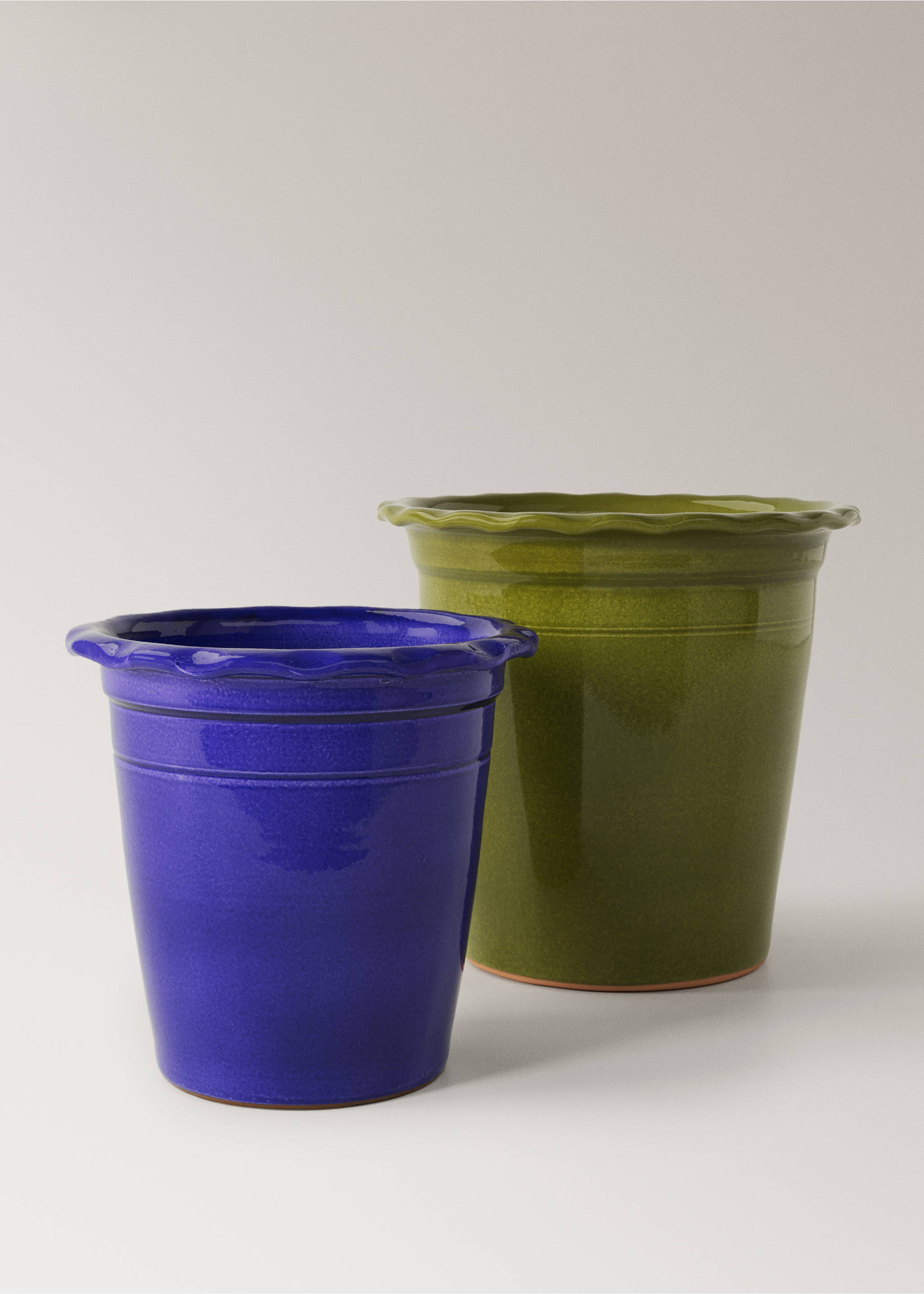 Terracotta medium wave-patterned planter - Details of the article 3, Blue. Ref: 27011528-00.