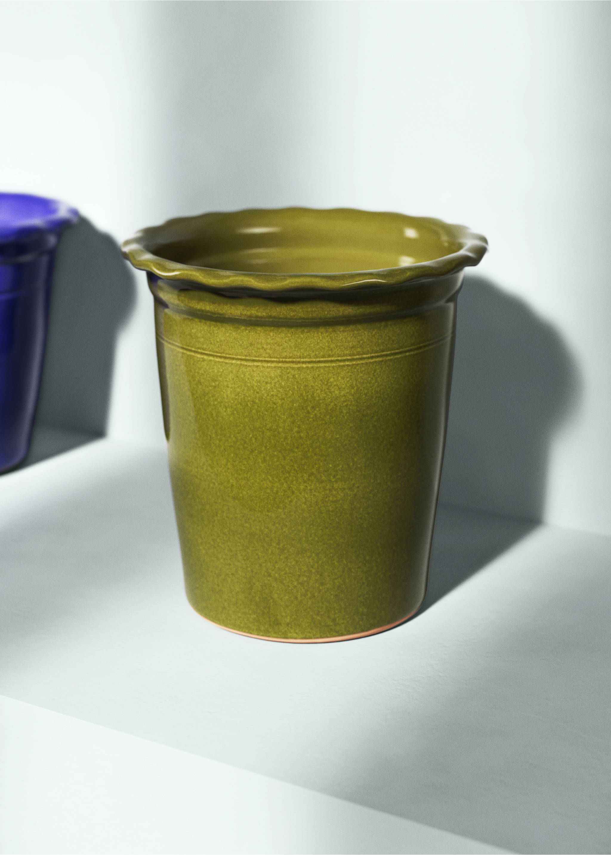 Grote bloempot van terracotta met golfmotief - Overzichtstekening, Pastelgroen. Ref: 27011529-00.