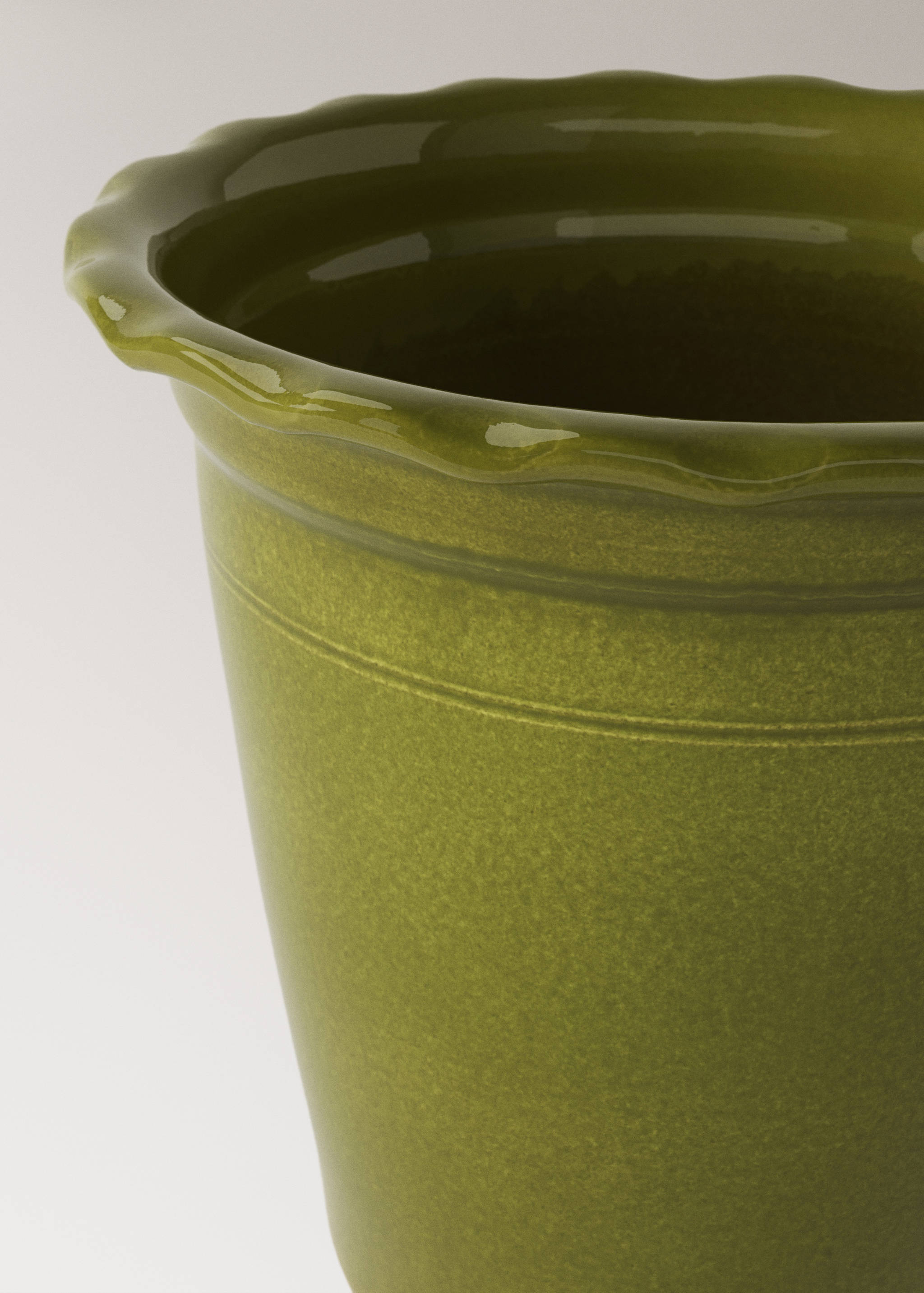 Large terracotta wave-pattern planter - Details of the article 1