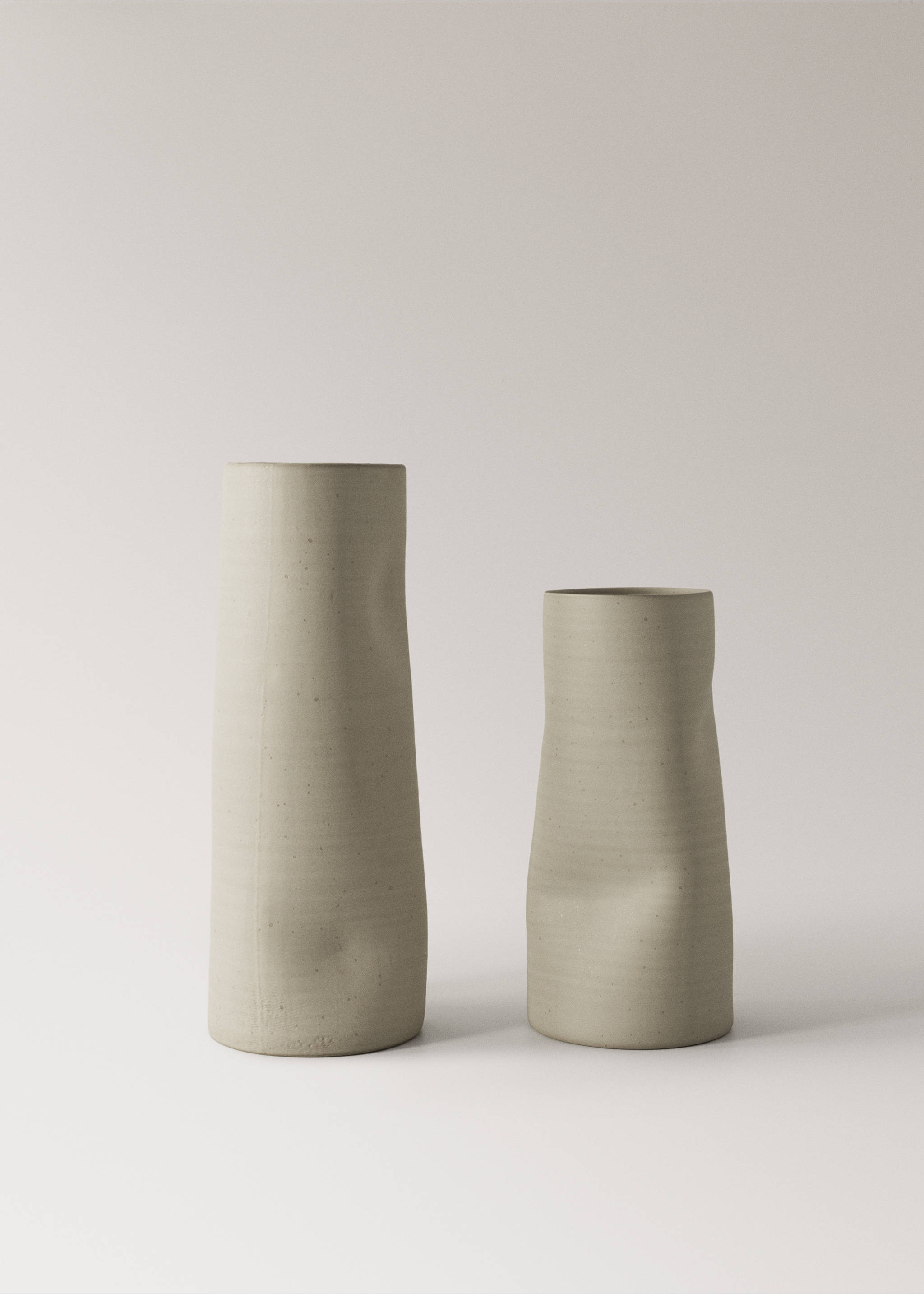 Vază mare cu formă neregulată - Detaliu al articolului 3, Ecru. Ref: 27011530-00.