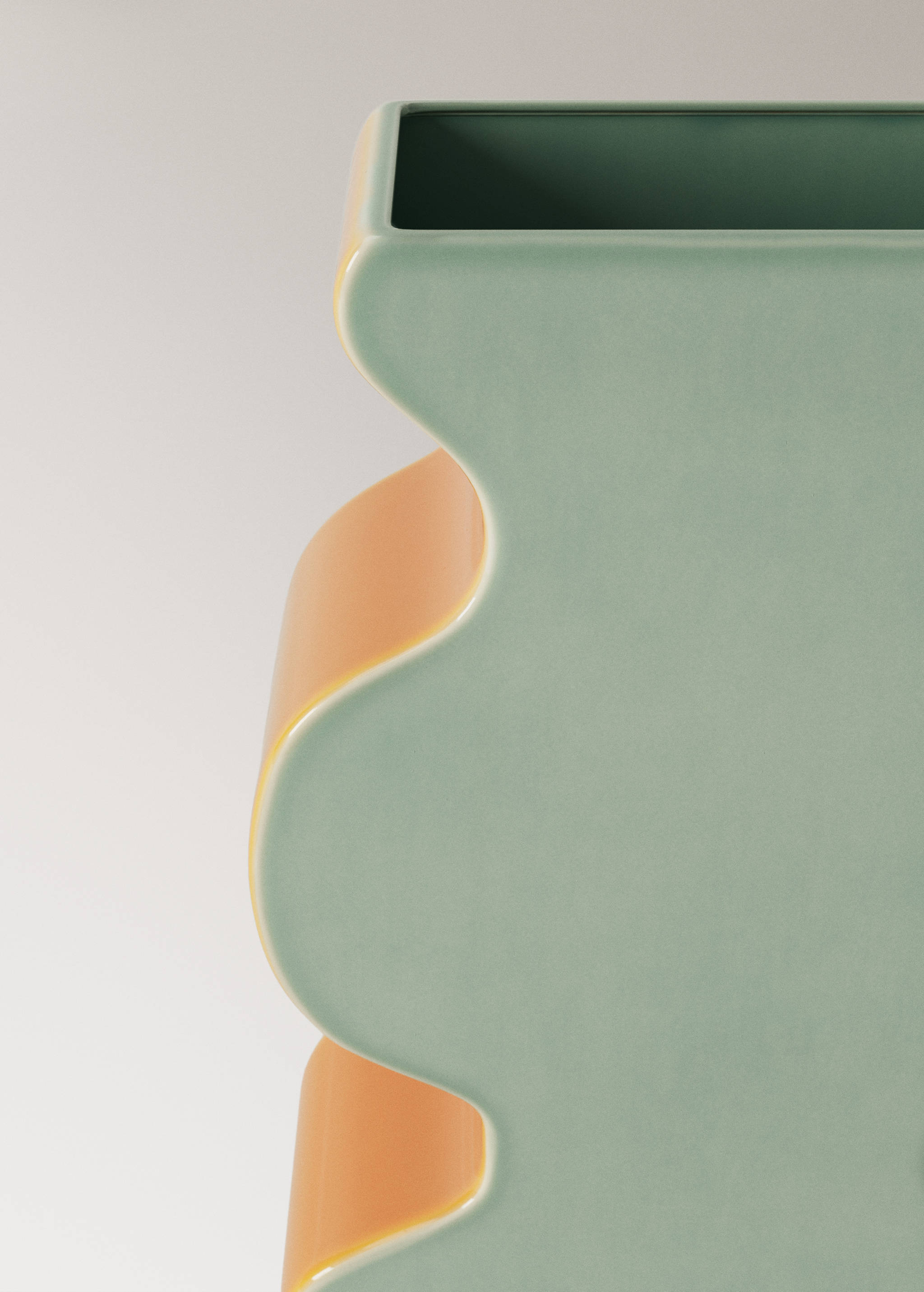 Large two-tone earthenware vase - Details of the article 1