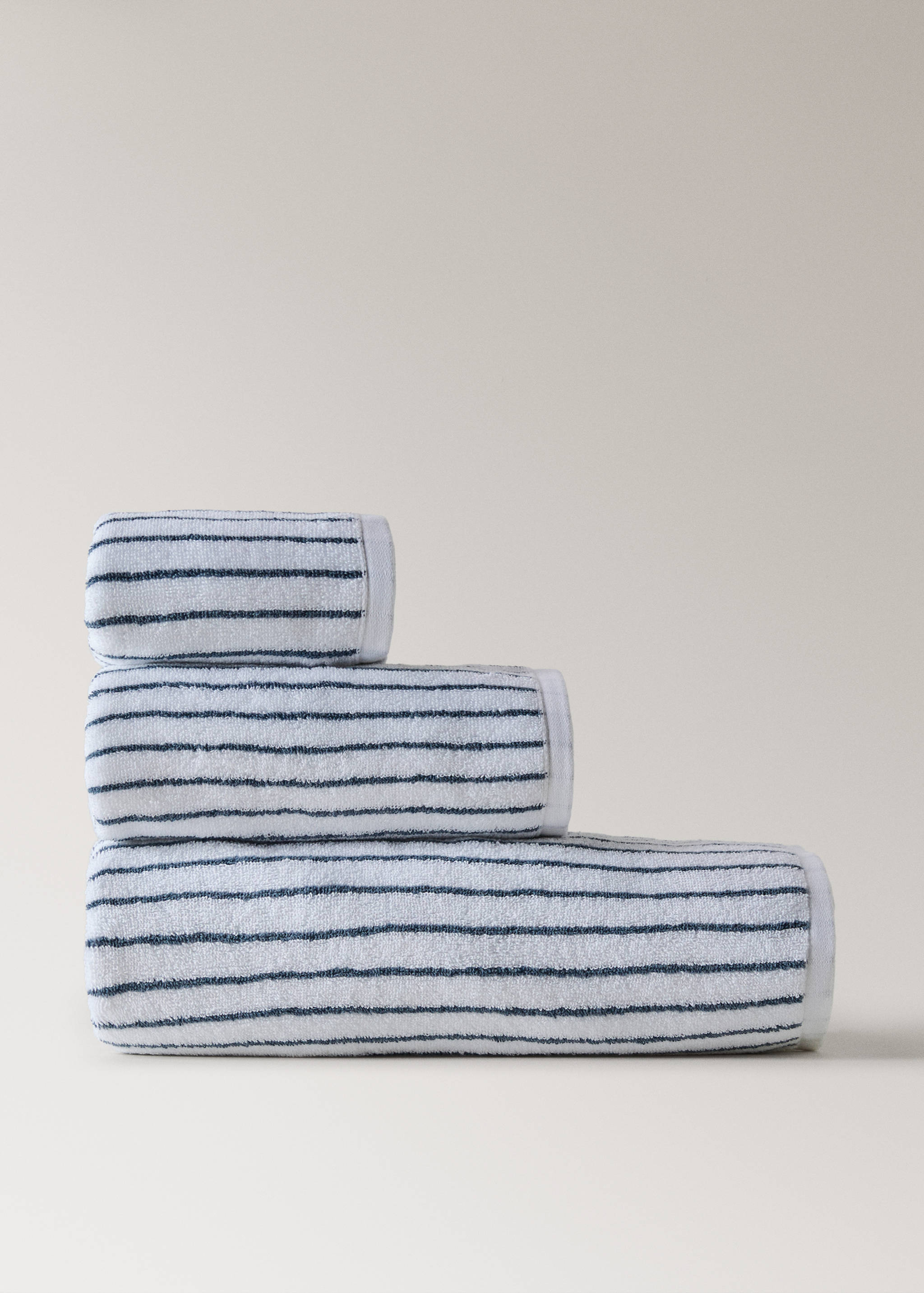 Two-tone striped cotton bath towel - Article without model