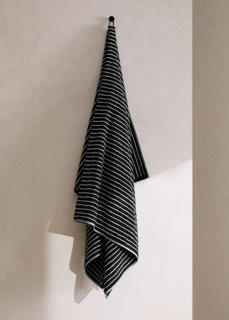 Two-tone striped cotton bath towel — Black
