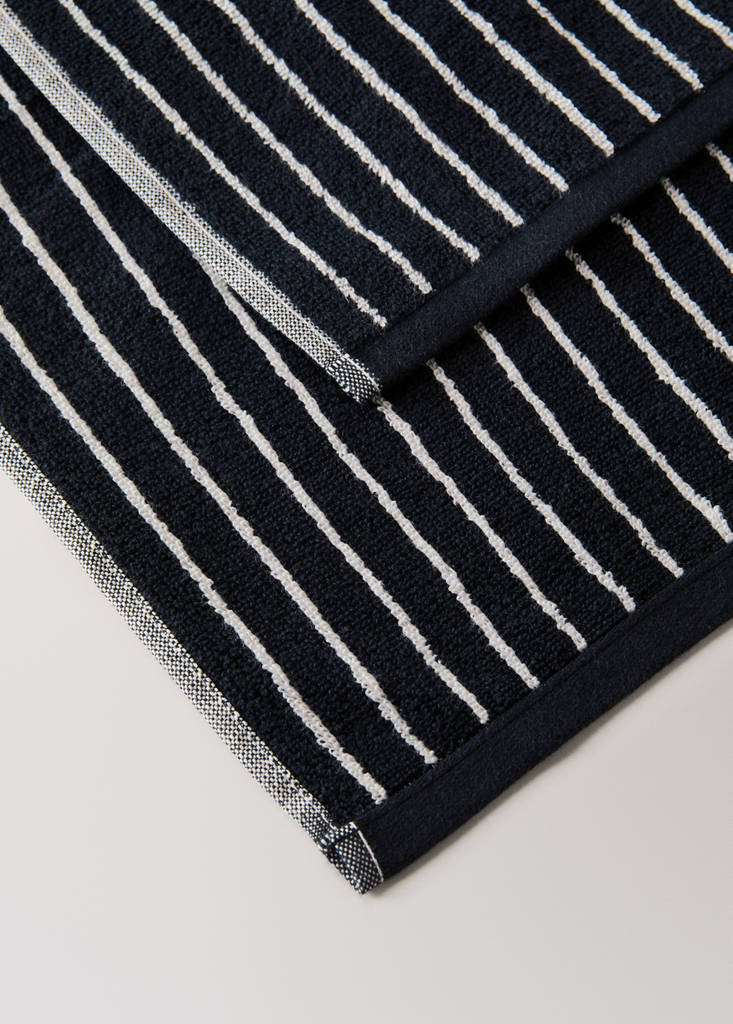 Two-tone striped cotton bath towel — Black