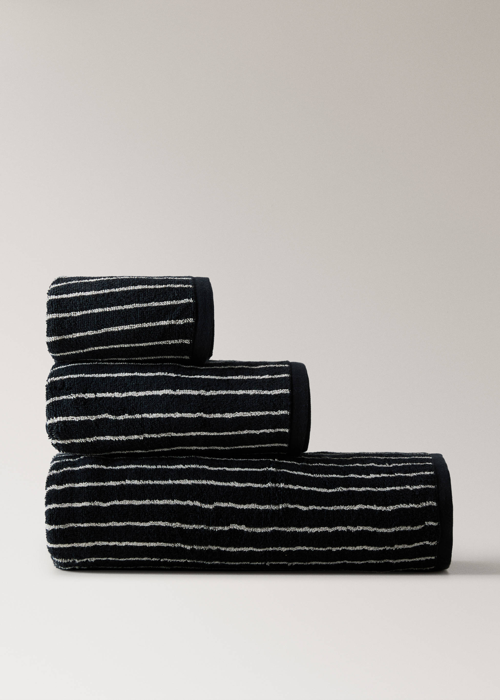 Two-tone striped cotton bath towel - Article without model