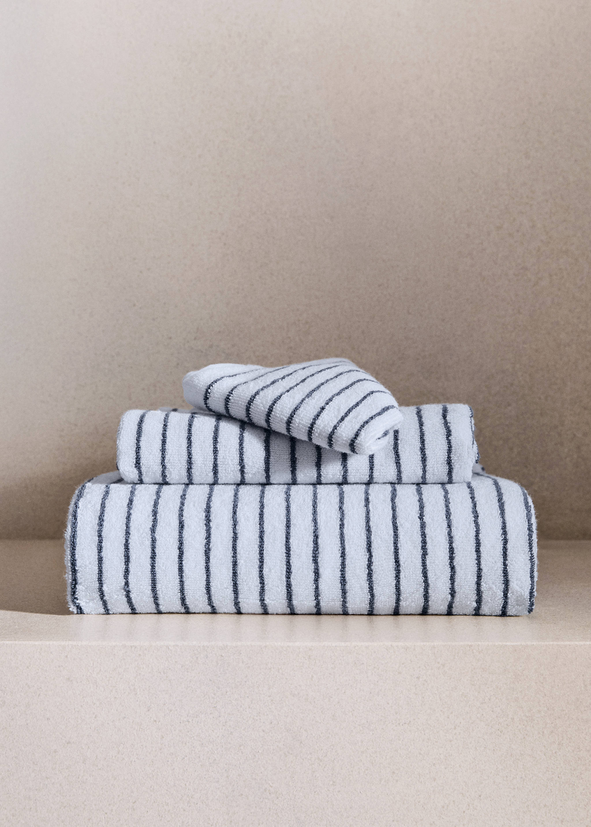 Two-tone striped cotton washcloth - General plane