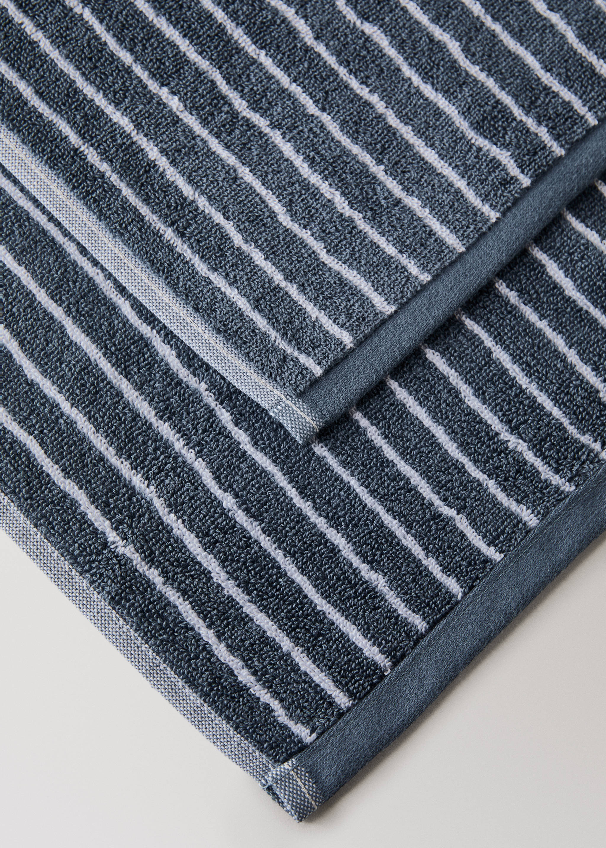 Two-tone striped cotton washcloth - Details of the article 2
