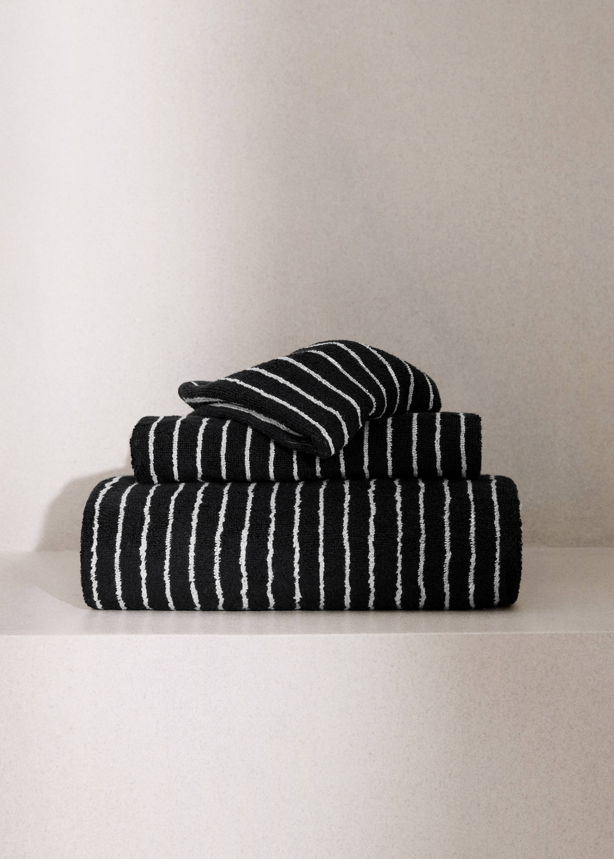 Πετσέτα χεριών βαμβακερή με δίχρωμη ρίγα - Γενικό πλάνο