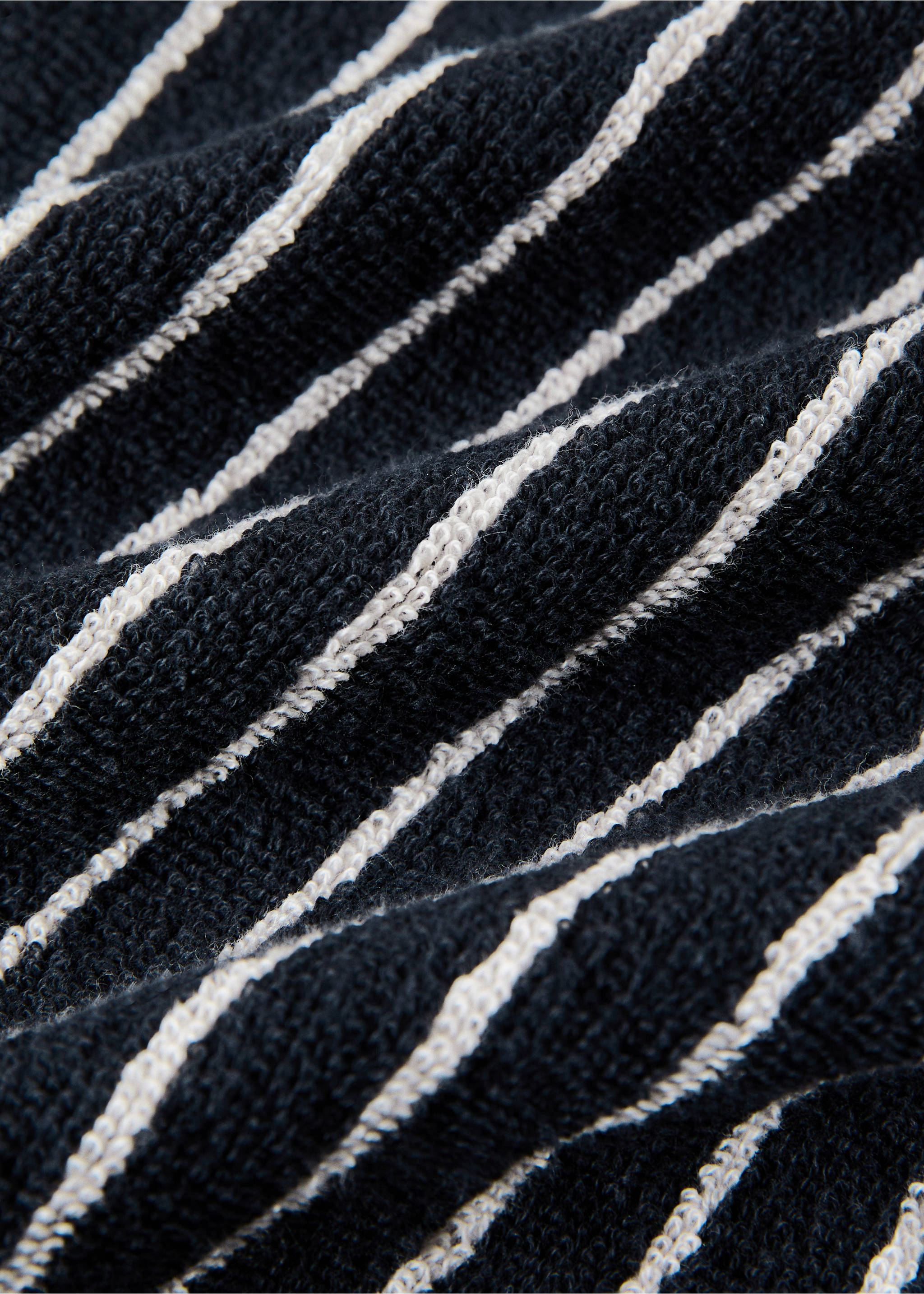 Cotton towel with two-tone stripes - Details of the article 1, Black. Ref: 27011537-00.