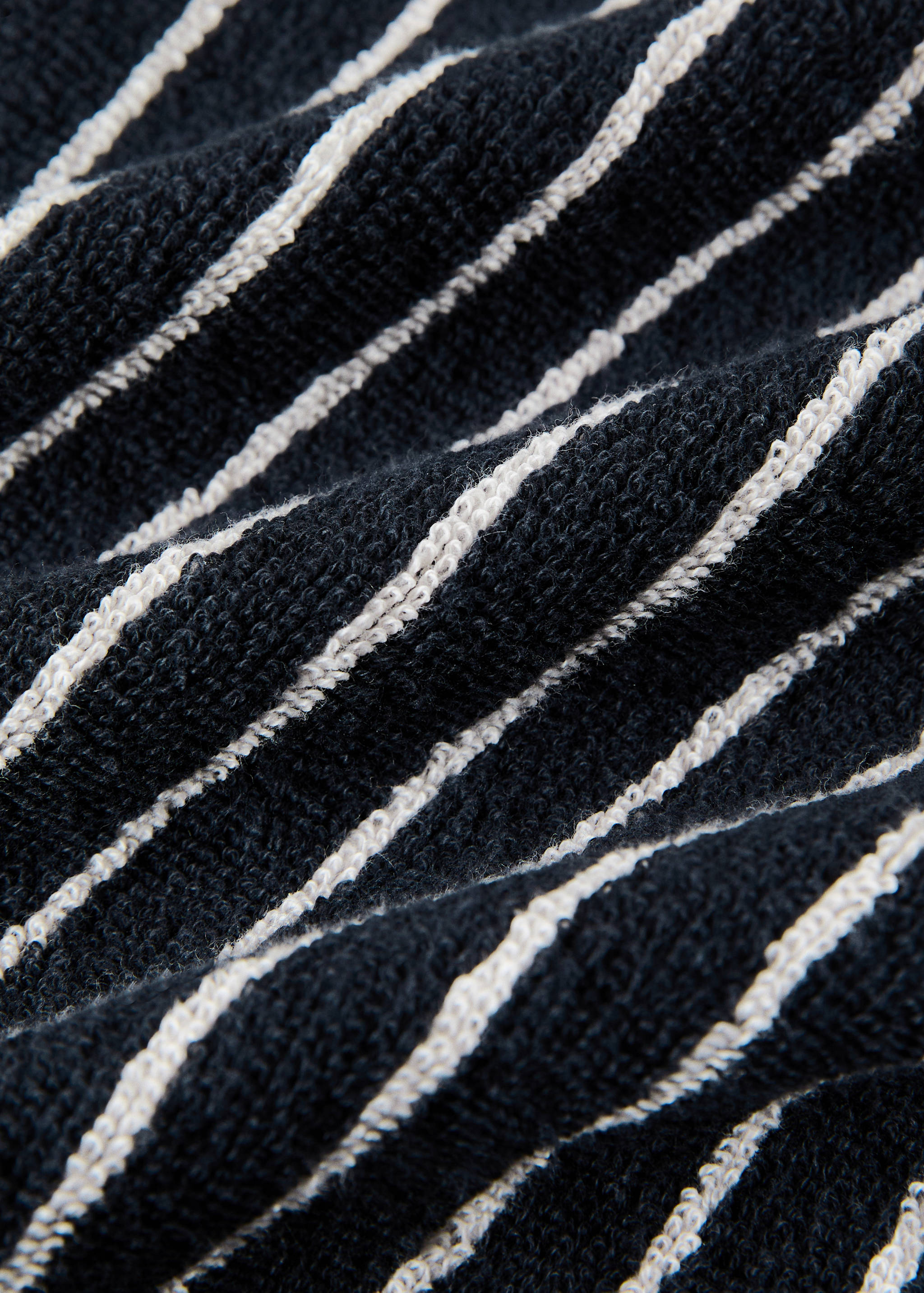 Cotton towel with two-tone stripes - Details of the article 1