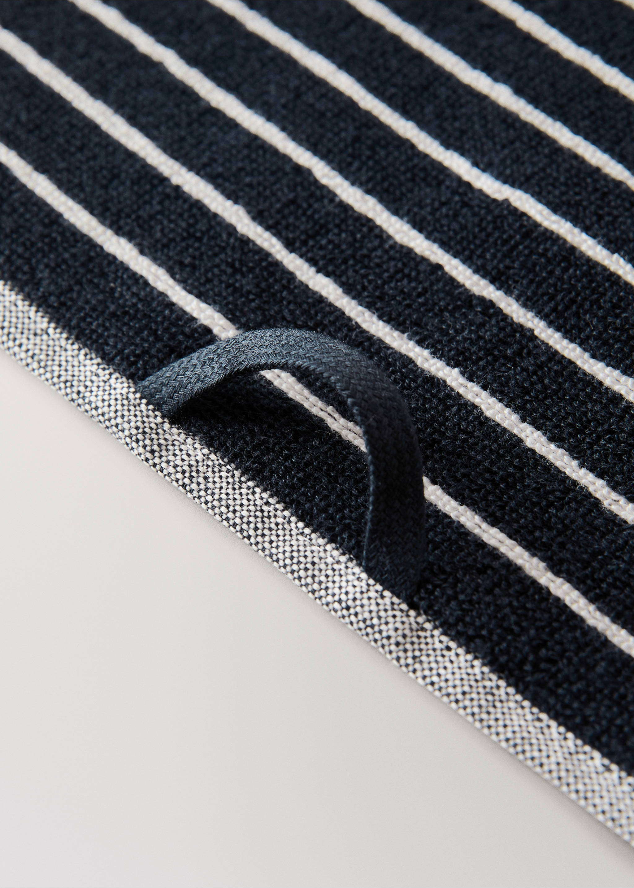 Cotton towel with two-tone stripes - Details of the article 3, Black. Ref: 27011537-00.