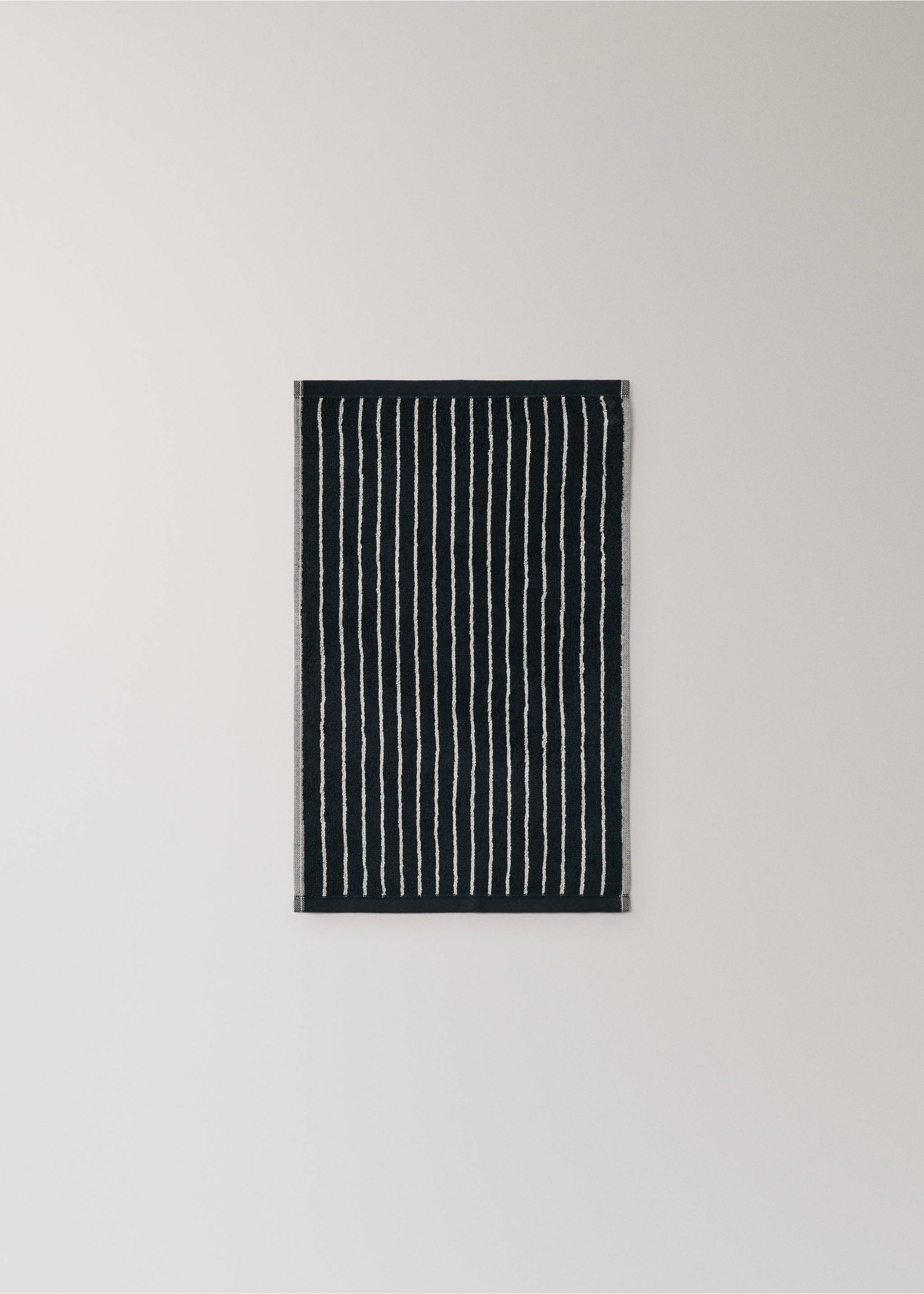 Cotton towel with two-tone stripes - Details of the article 4, Black. Ref: 27011537-00.