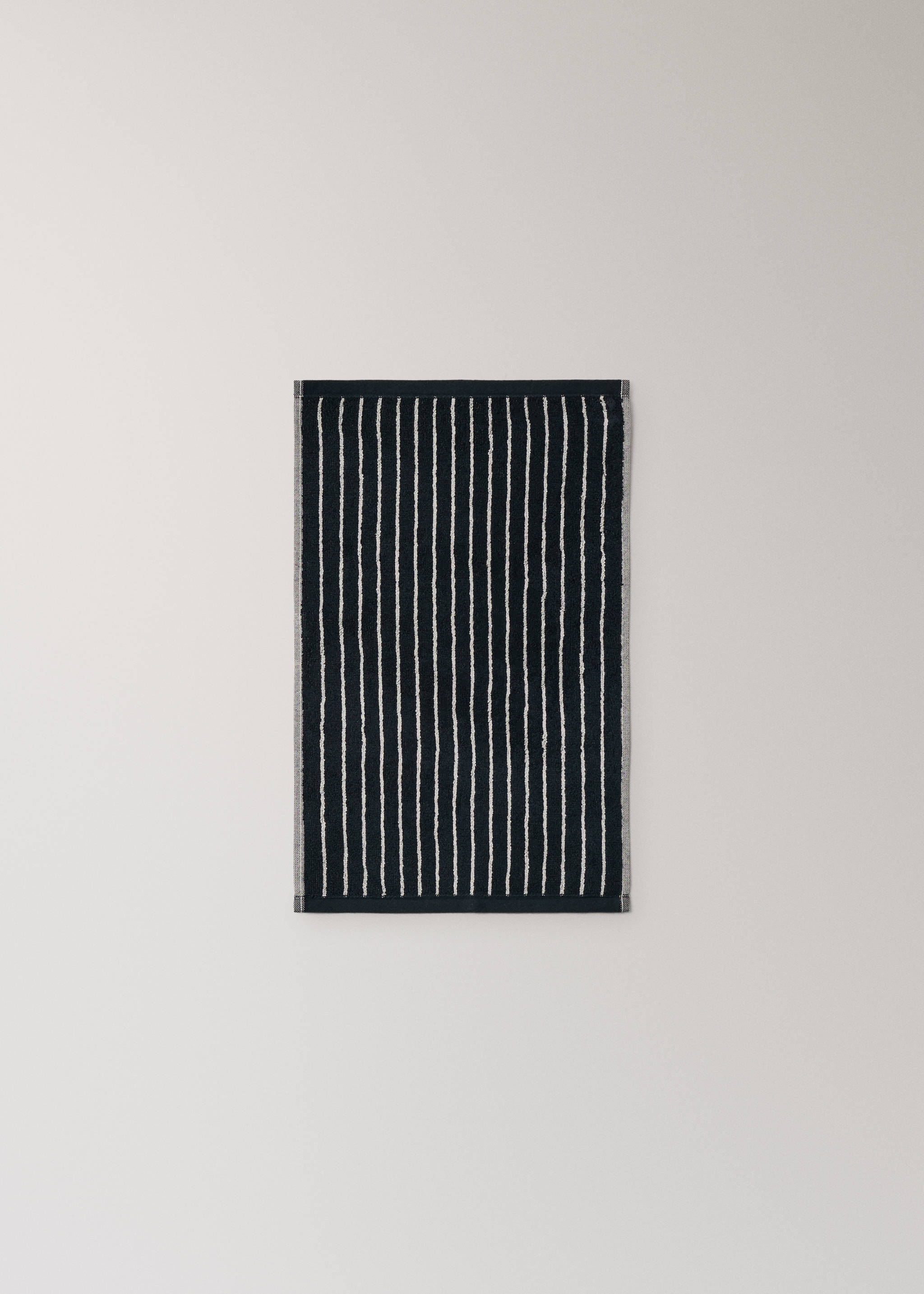 Cotton towel with two-tone stripes - Details of the article 4
