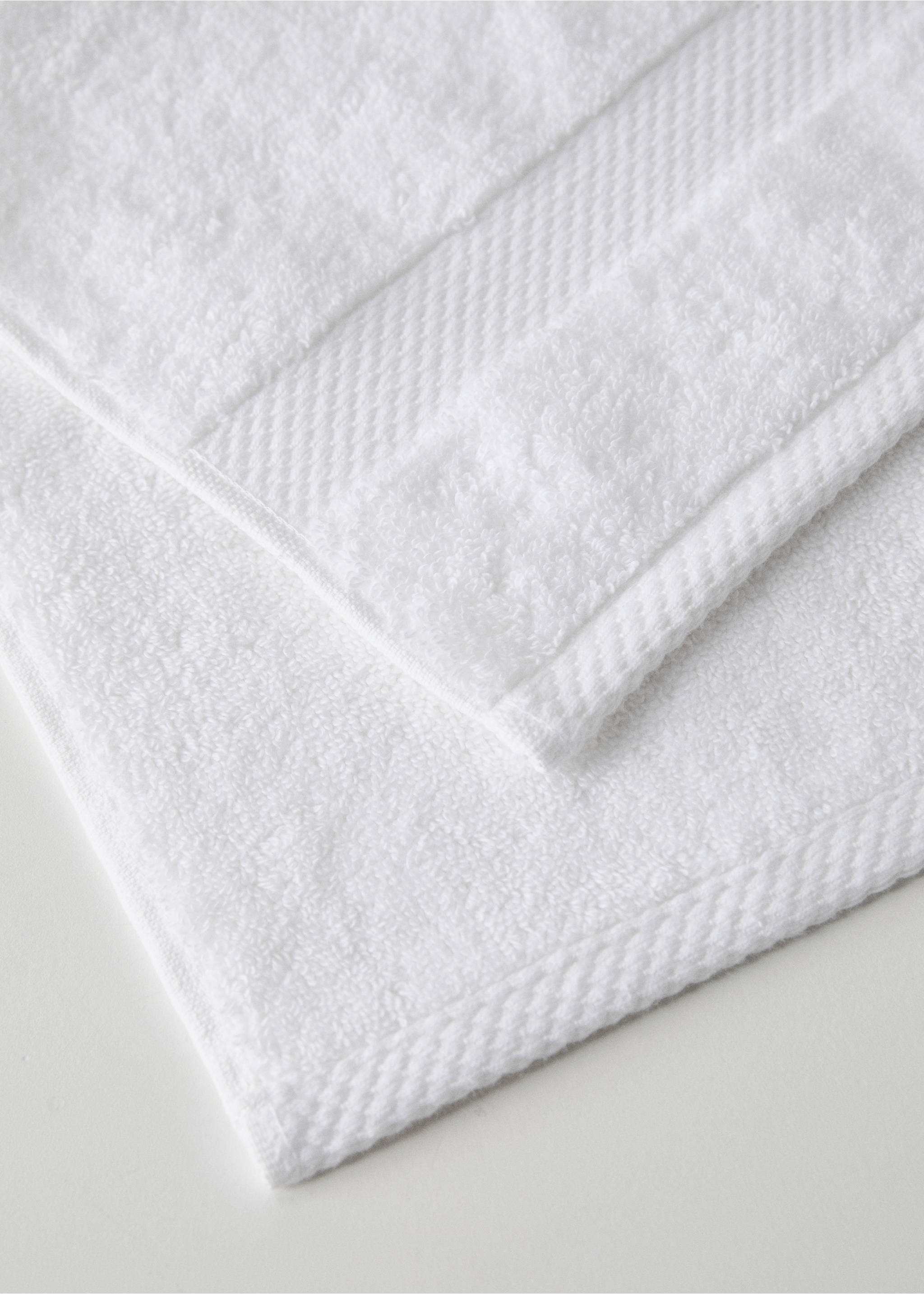 Extra-soft cotton face towel - Details of the article 2, White. Ref: 27011538-00.