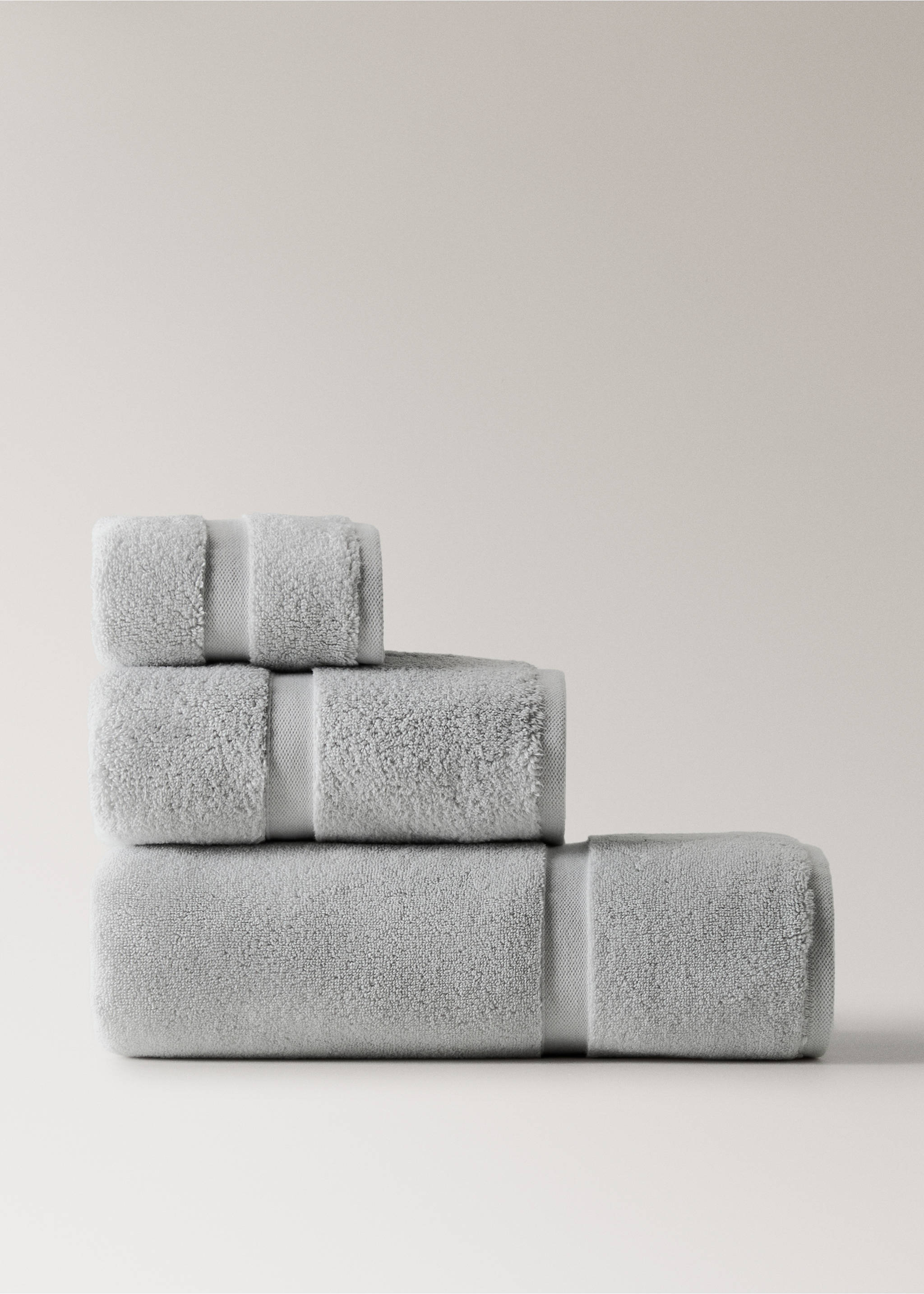 Extra-soft bathroom towel - Article without model, Light/Pastel Grey. Ref: 27011543-00.