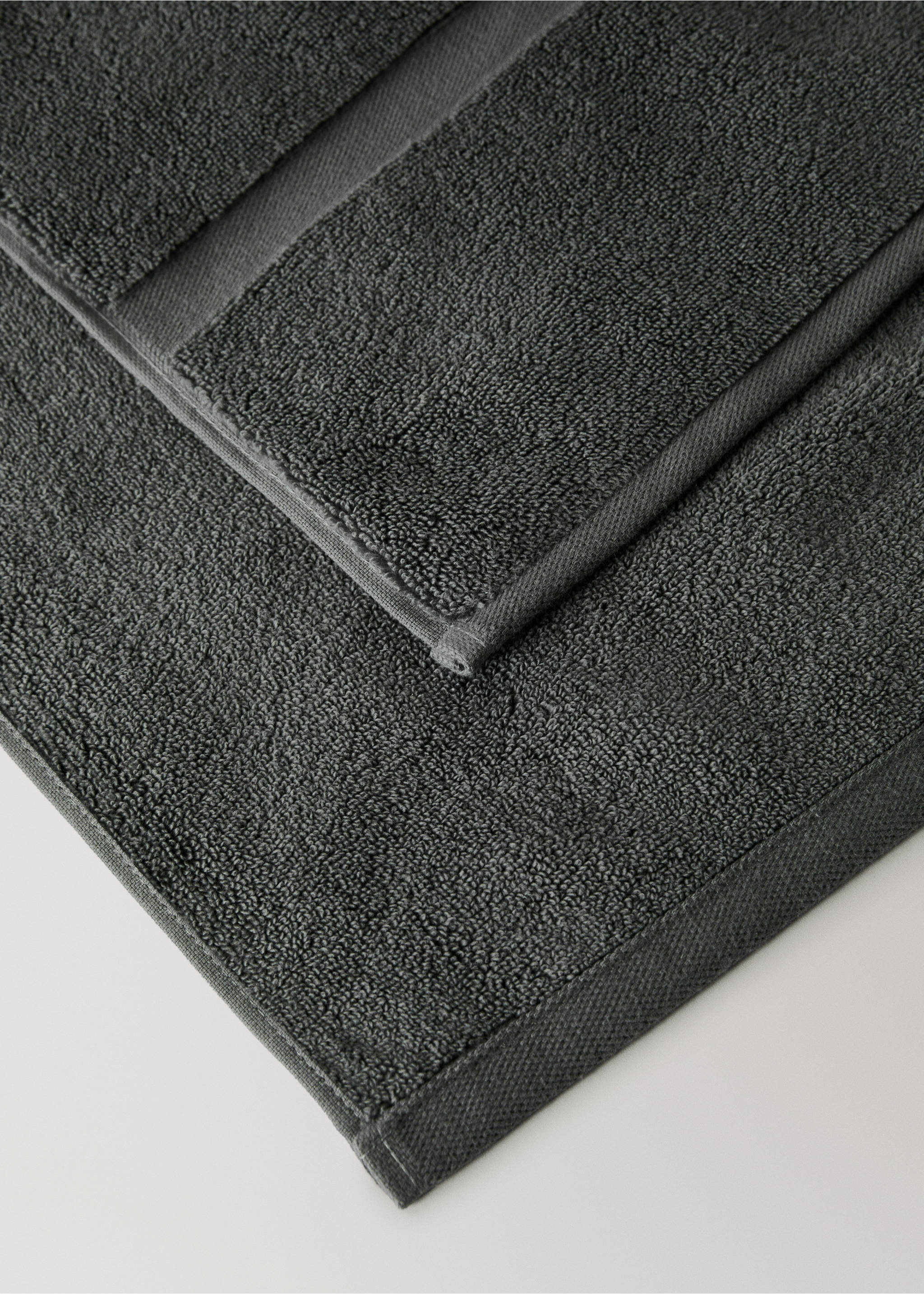 Extra-soft hand towel - Details of the article 2, Dark Grey. Ref: 27011544-00.