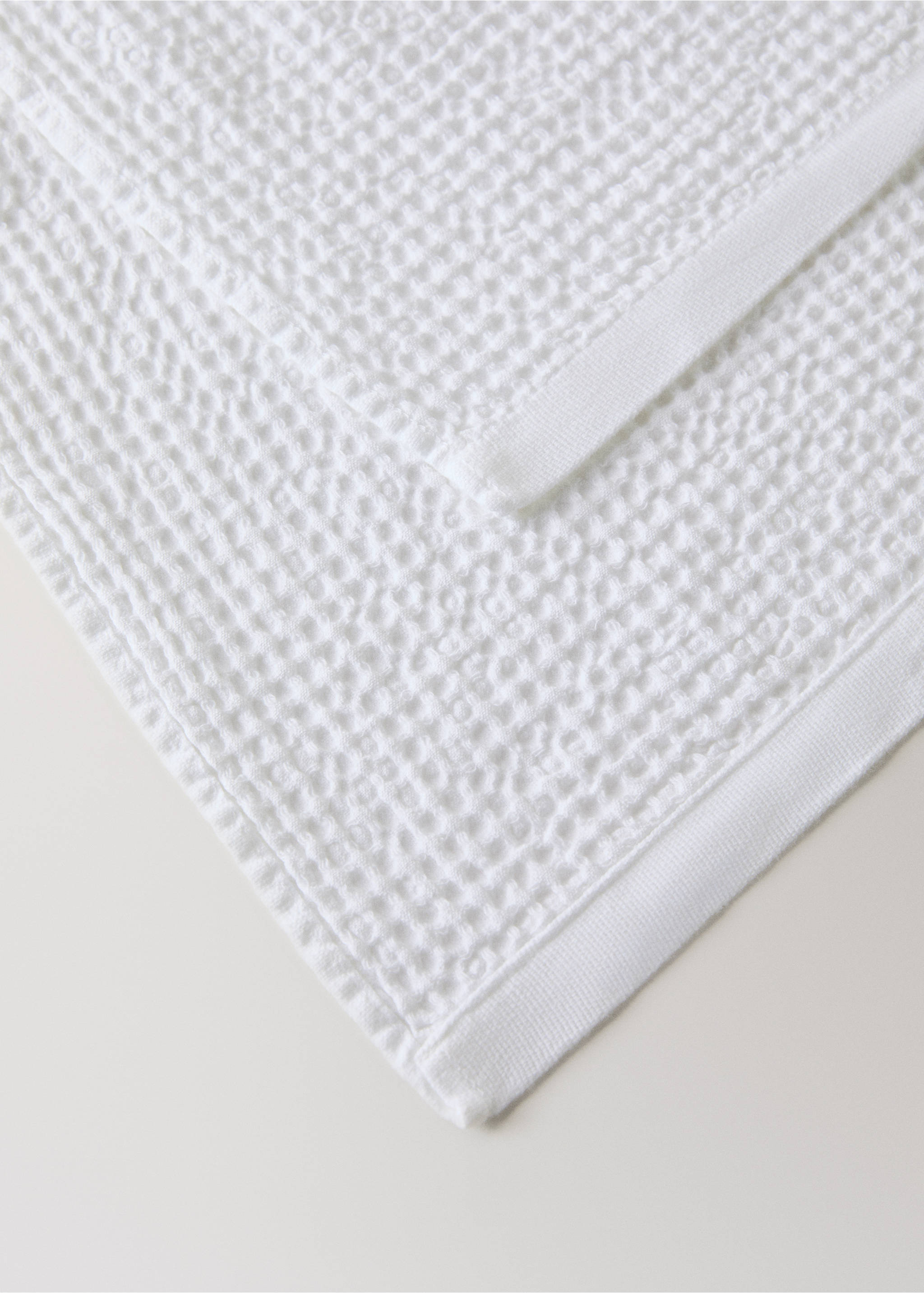 Serviette toilette coton bouclette gaufré - Détail de l'article 2, Blanc. Ref: 27011550-00.