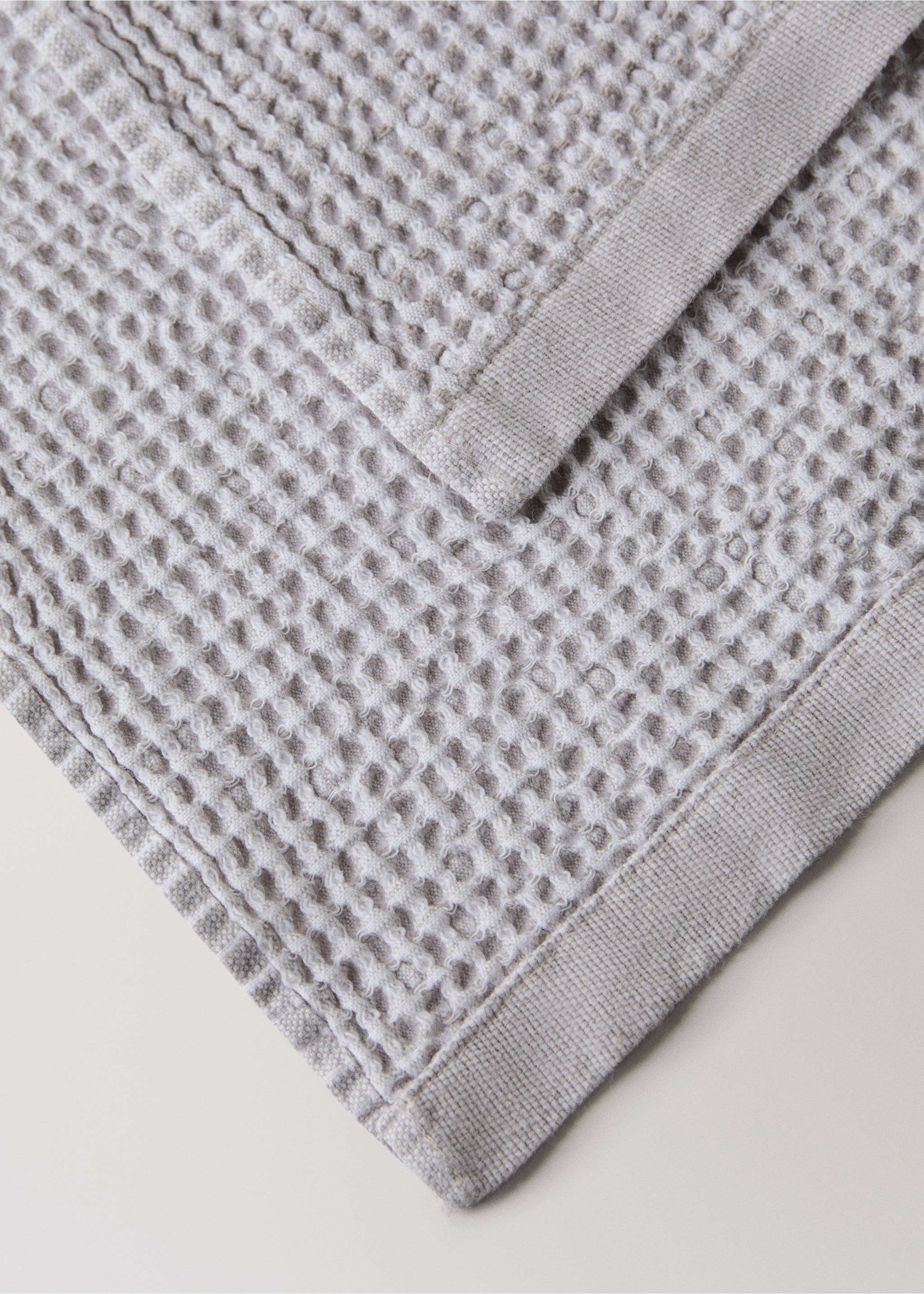 Waffle cotton terry bath towel - Details of the article 2, Beige. Ref: 27011551-00.