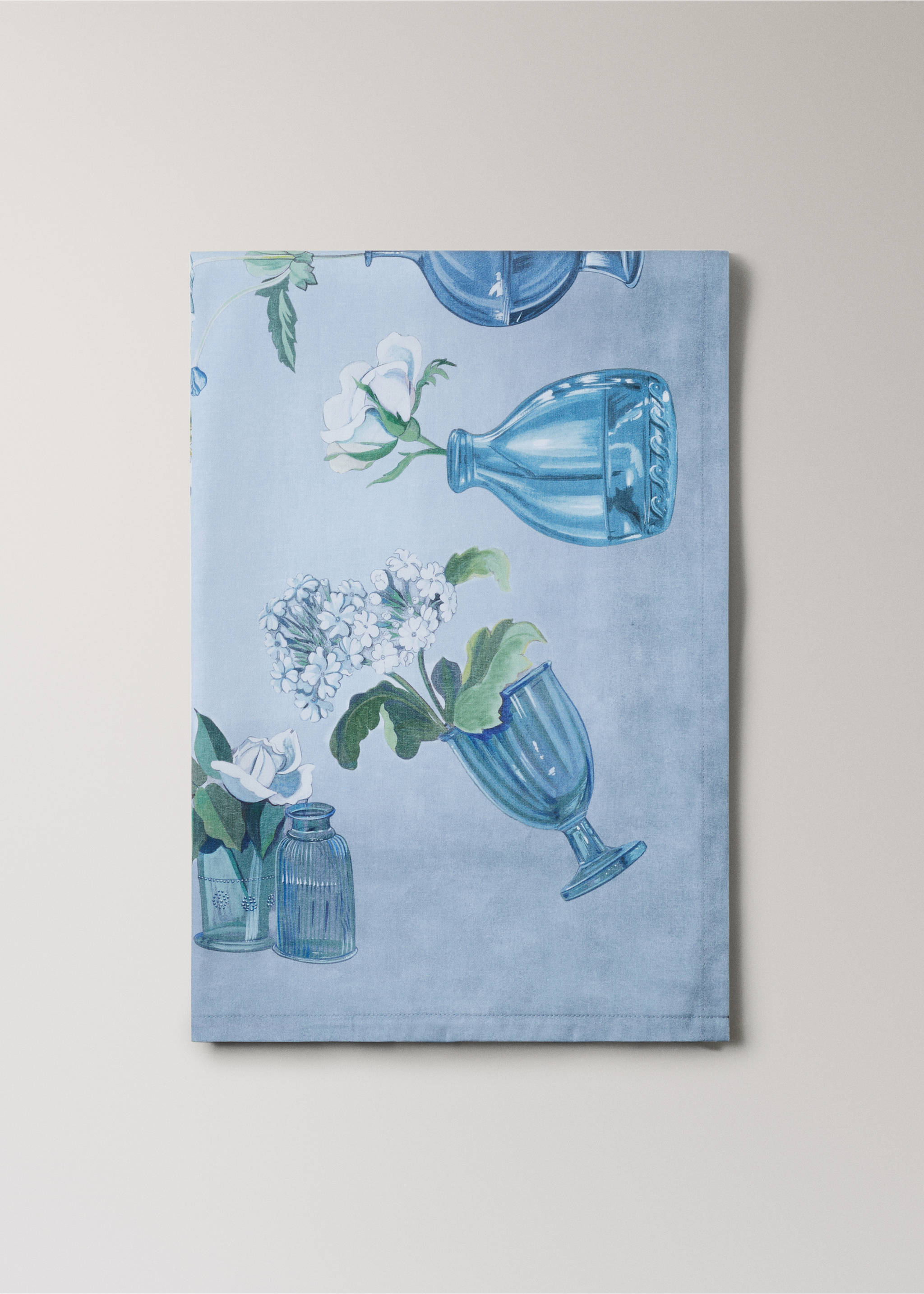 Round tablecloth with spring flower vases - Article without model, Blue. Ref: 27011553-00.